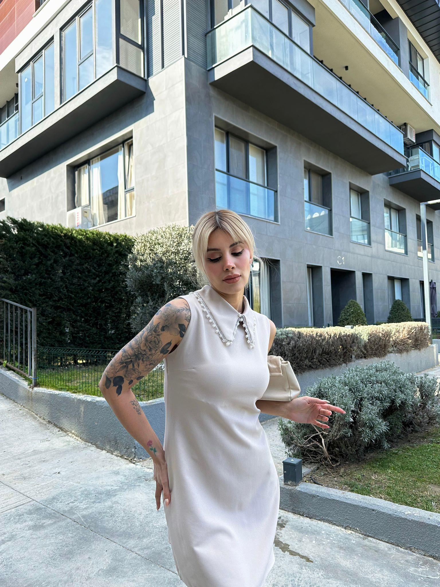 Yakası Top İncili Bebe Yaka Krem Kolsuz Elbise 17074538