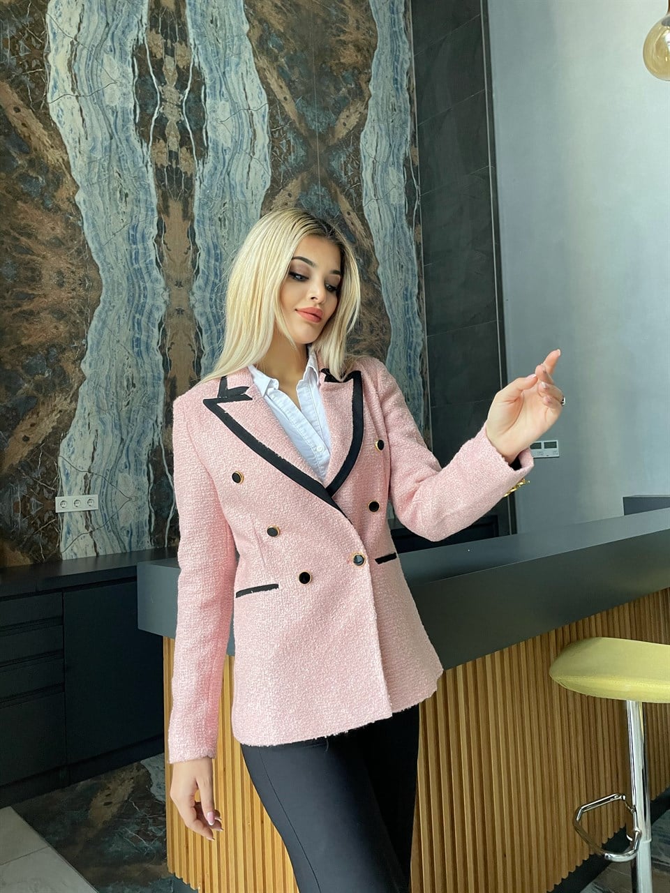 Zara Model Pembe Siyah Şeritli Ceket