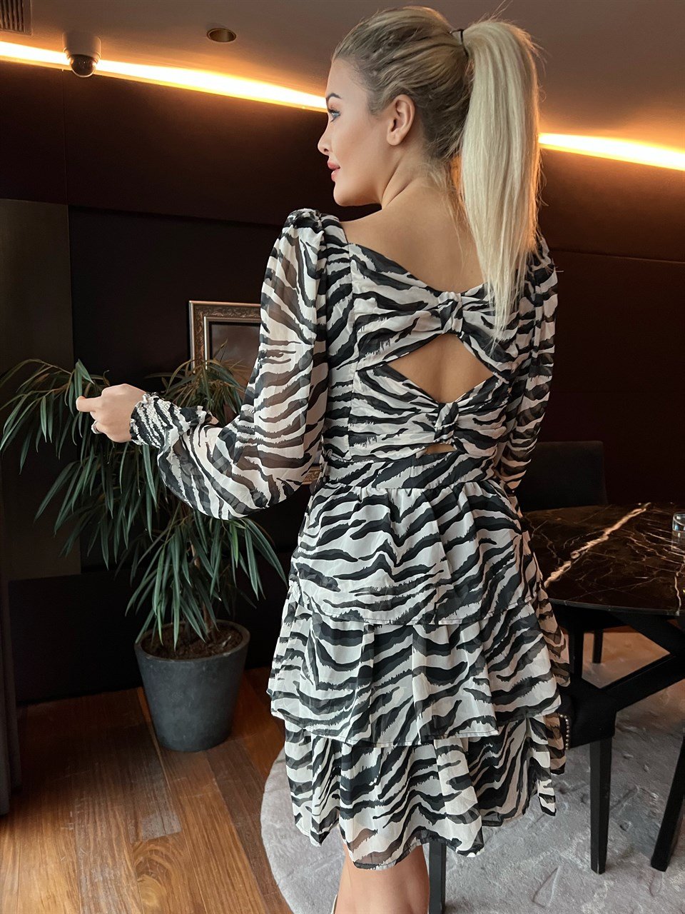 Zebra Sırt Dekolteli Elbise