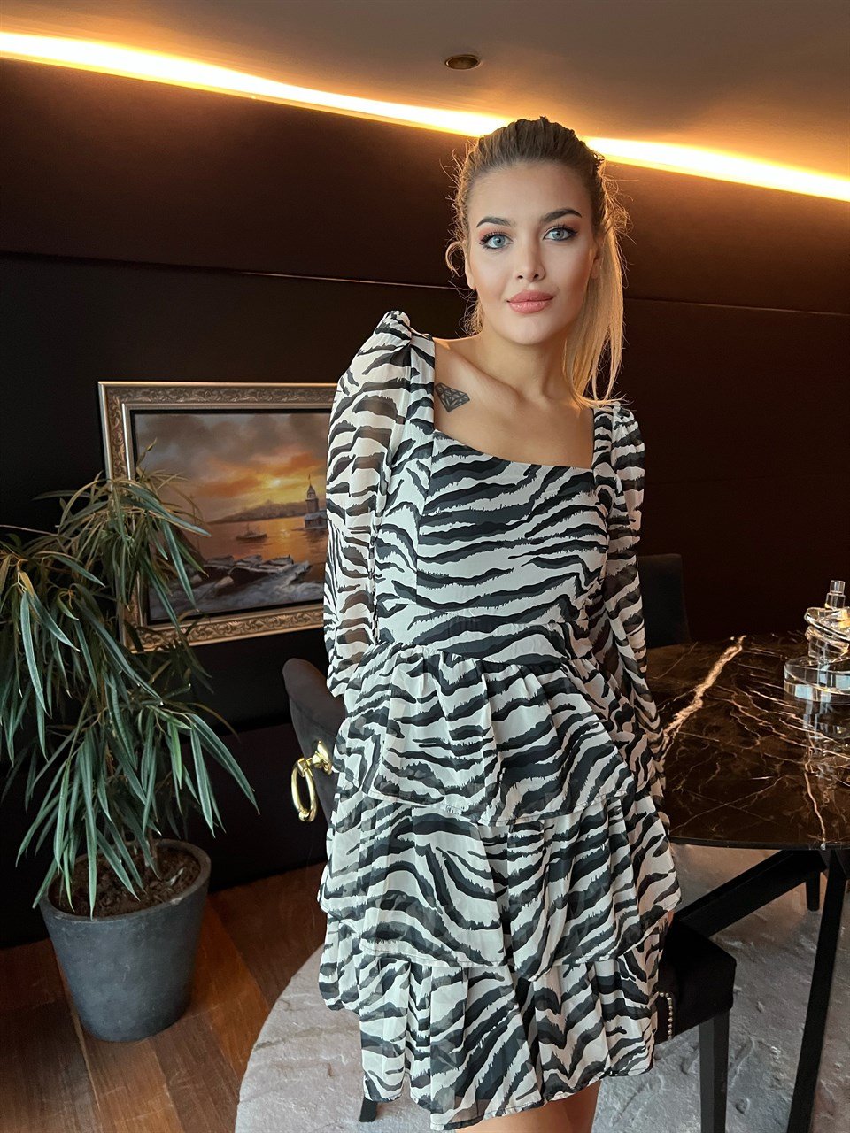 Zebra Sırt Dekolteli Elbise