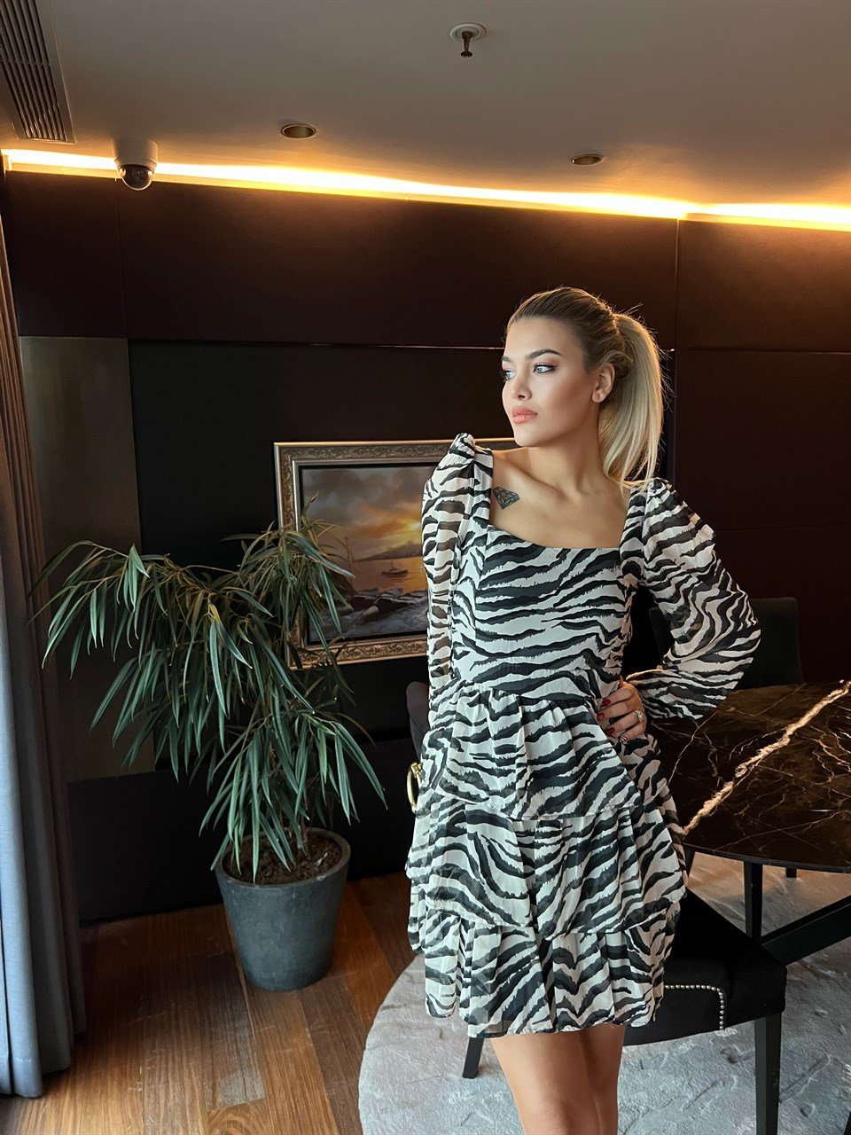 Zebra Sırt Dekolteli Elbise