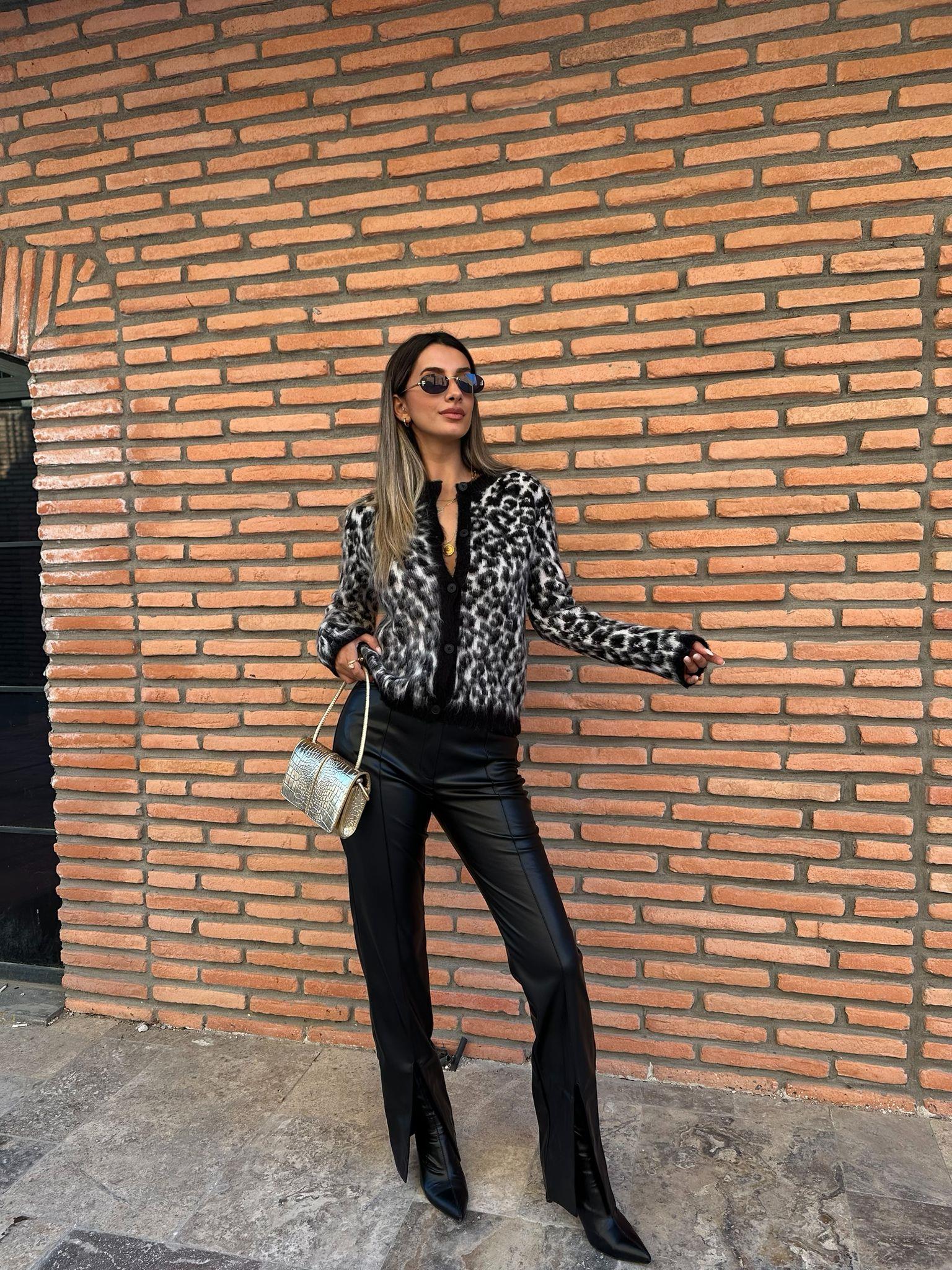 Zr Model Paça Yırtmaçlı Siyah Pantolon pant1019feu