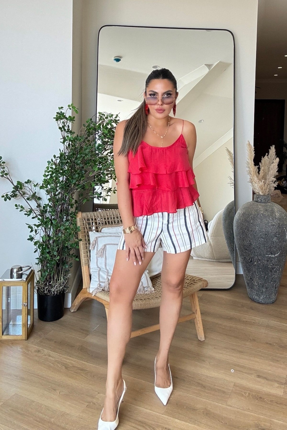 Arka Bel Lastikli Kemerli Çizgili Keten Şort Ekru