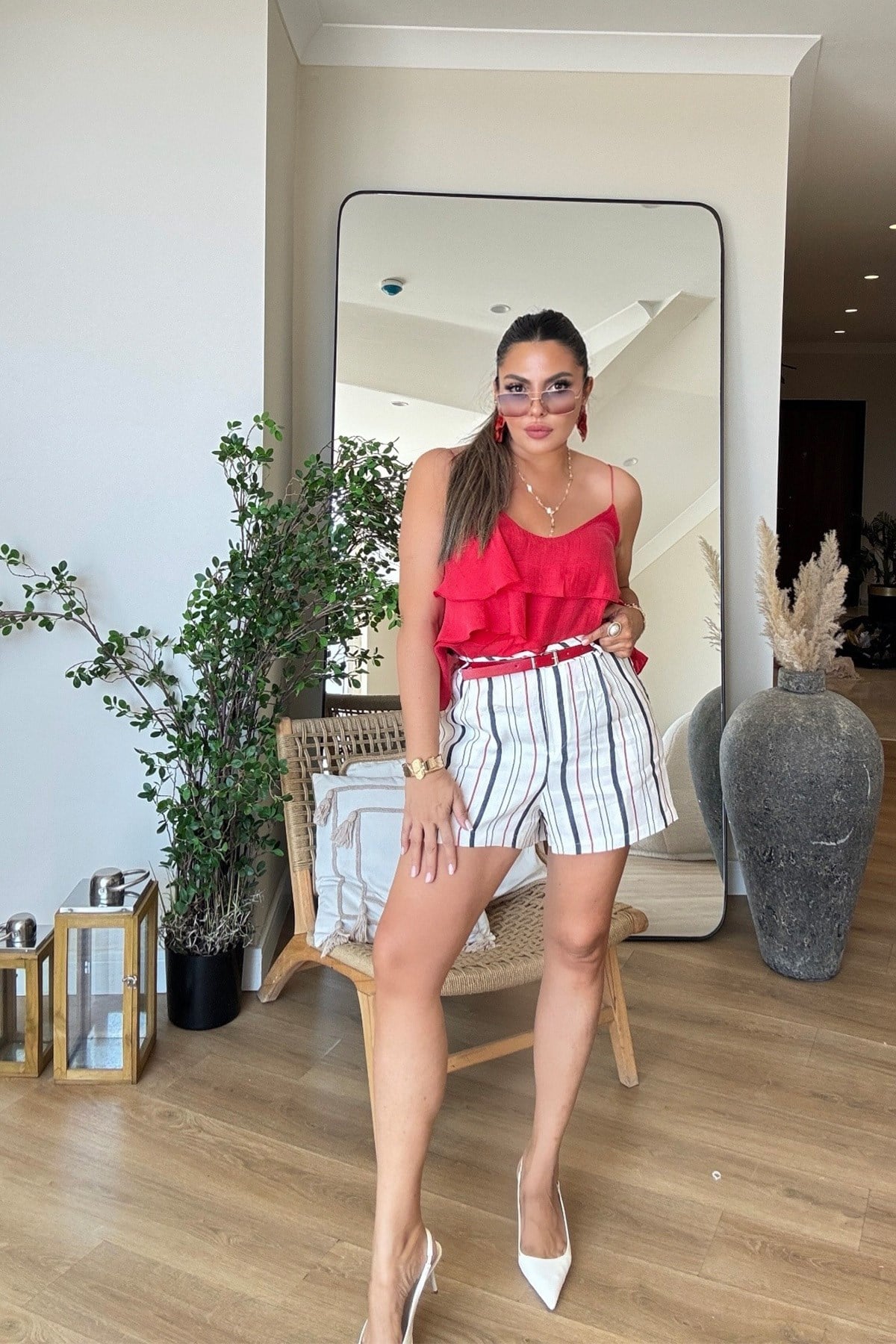 Arka Bel Lastikli Kemerli Çizgili Keten Şort Ekru