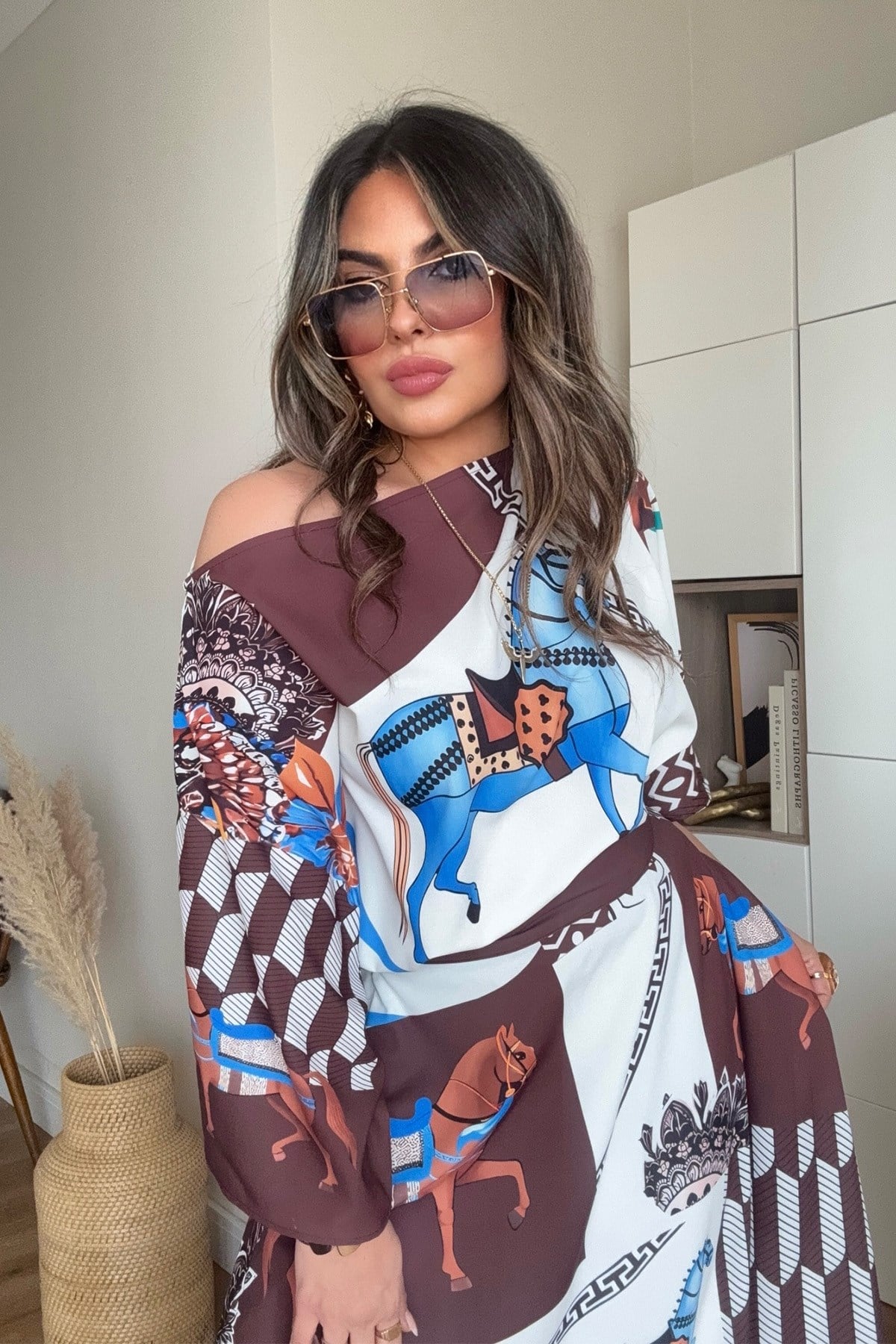 At Figürlü Tasarım Etek Bluz Takım Kahve