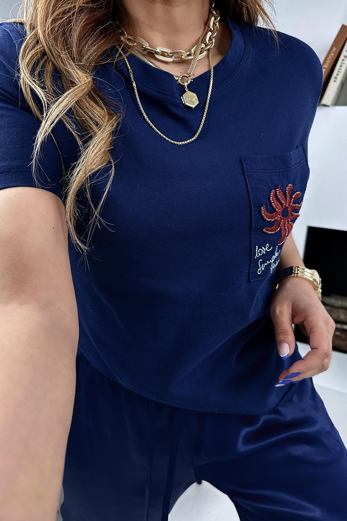 Boncuklu Cep İşlemeli Tshirt Açık Lacivert