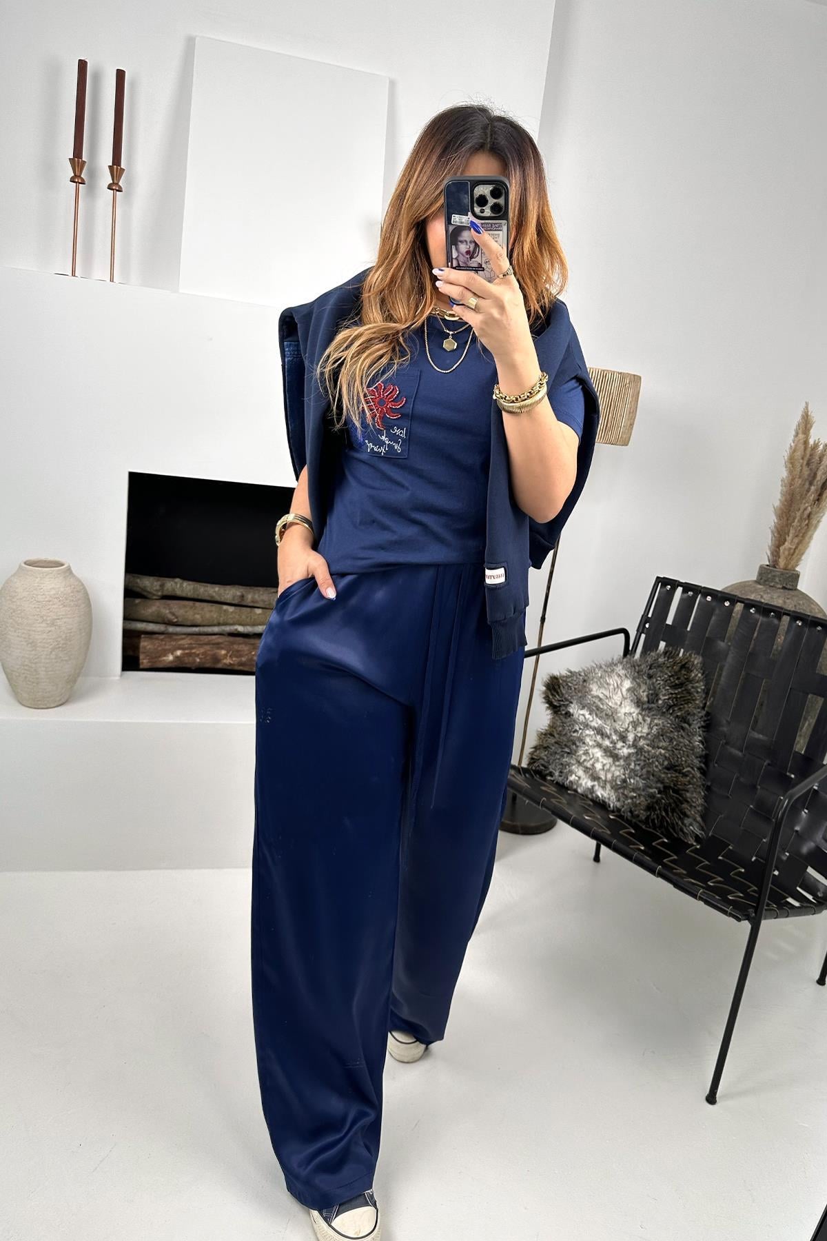 Boncuklu Cep İşlemeli Tshirt Açık Lacivert