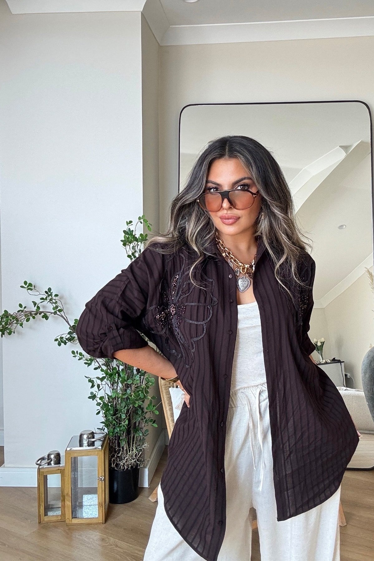 Boncuklu Çiçek Desen Çizgi Detaylı Gömlek Acı Kahve