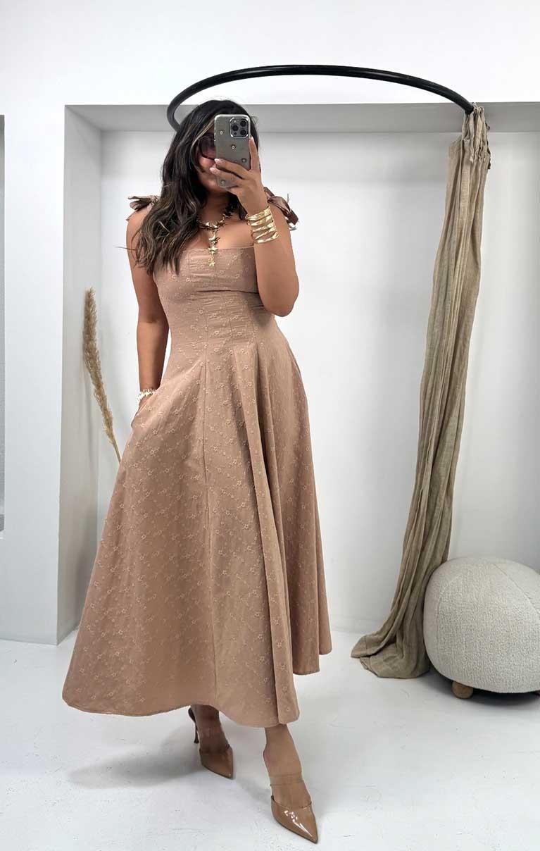 Brodeli Kare Yaka Bağçıklı Elbise Bej