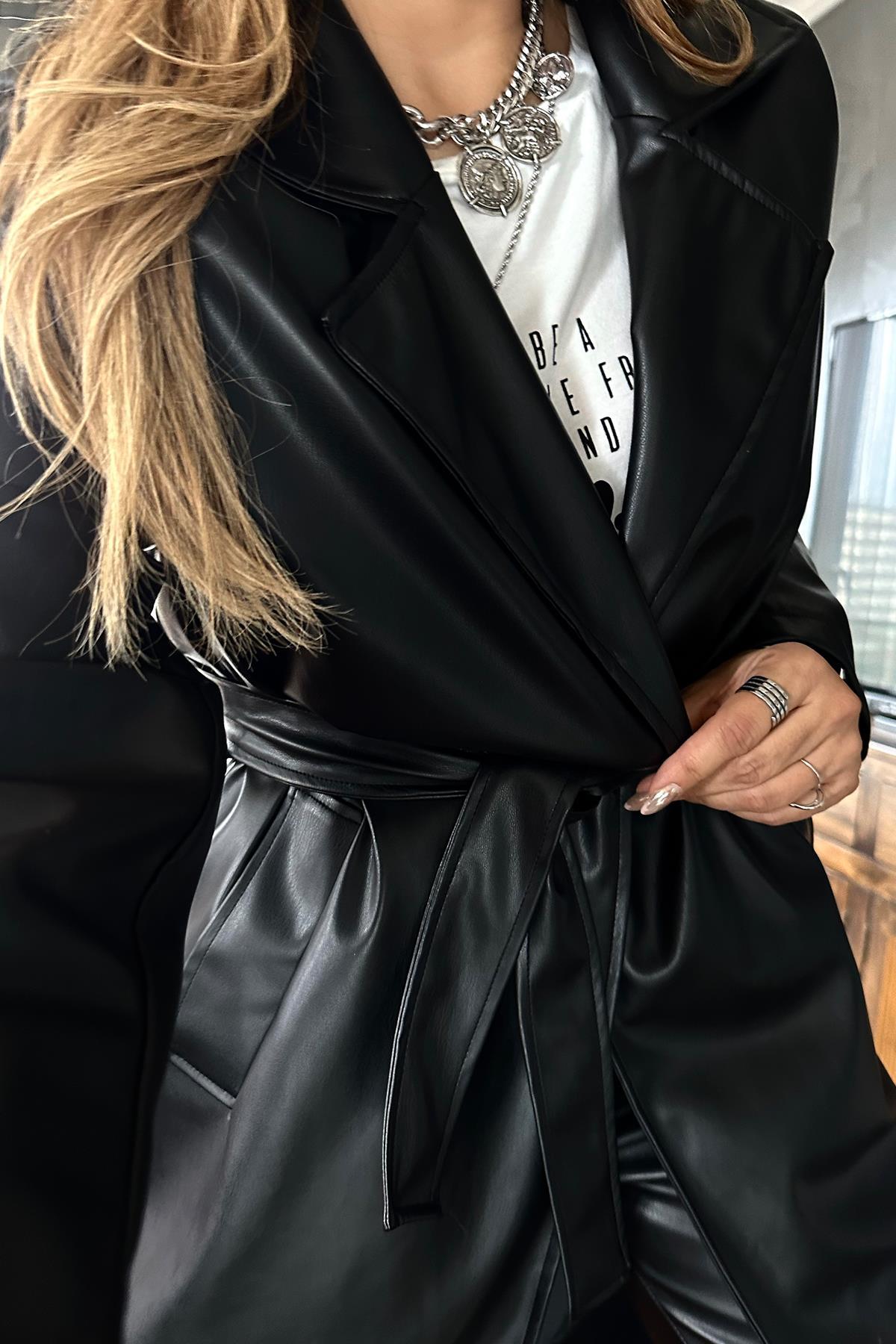 Deri Kuşaklı Trenchcoat Siyah