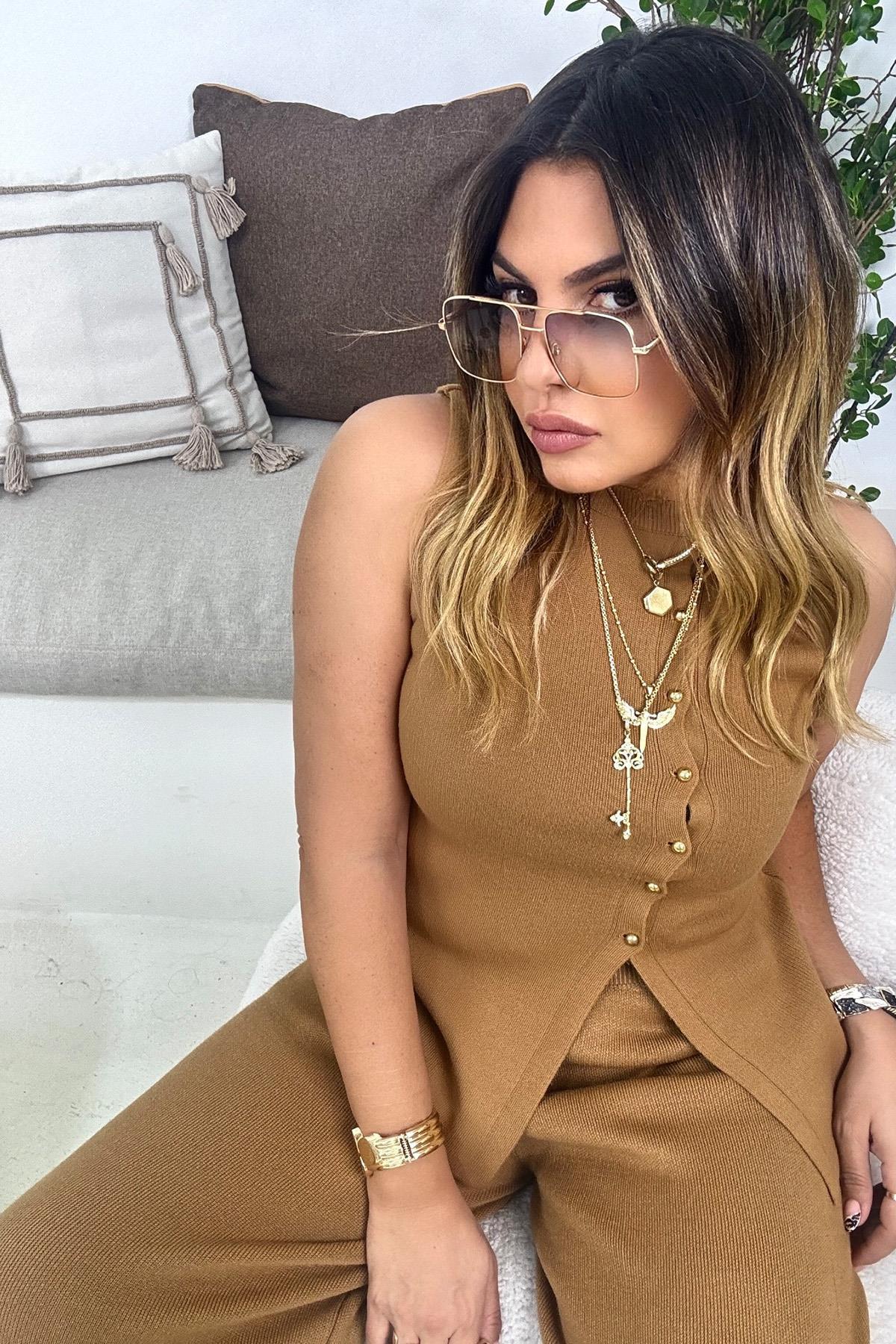 Gold Düğmeli Yelekli Triko Pantolon Takım Camel