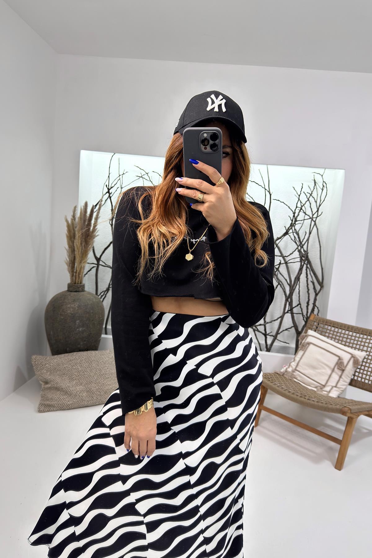 Good Things Crop Sweat Siyah