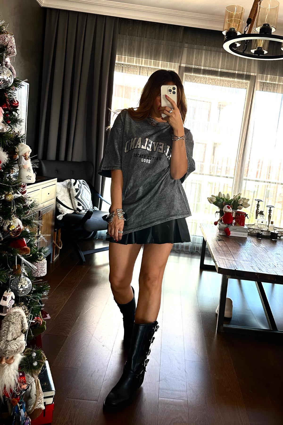 Gümüş Baskılı Oversize Cleveland Tshirt Füme