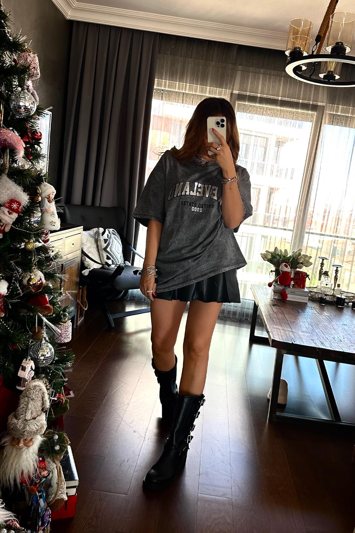 Gümüş Baskılı Oversize Cleveland Tshirt Füme
