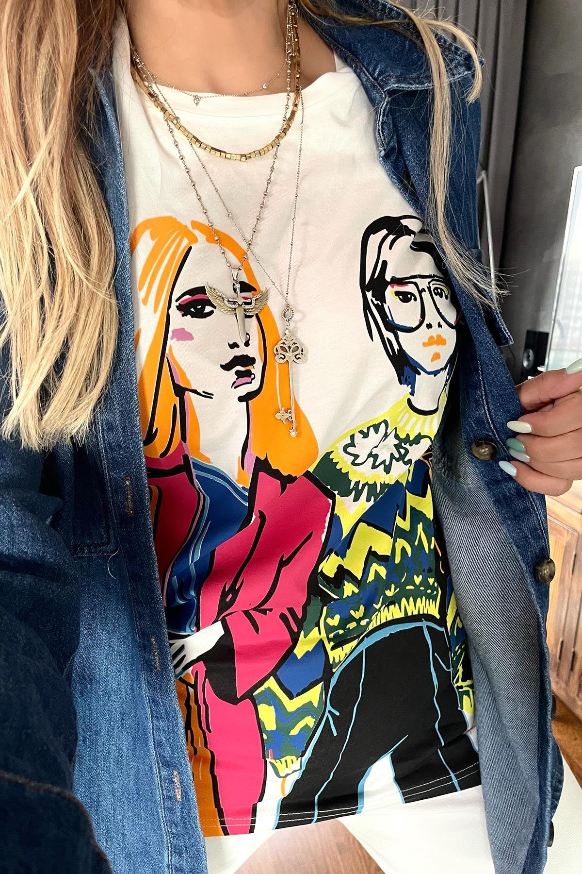 İki Kadın Silüetli Tshirt Ekru