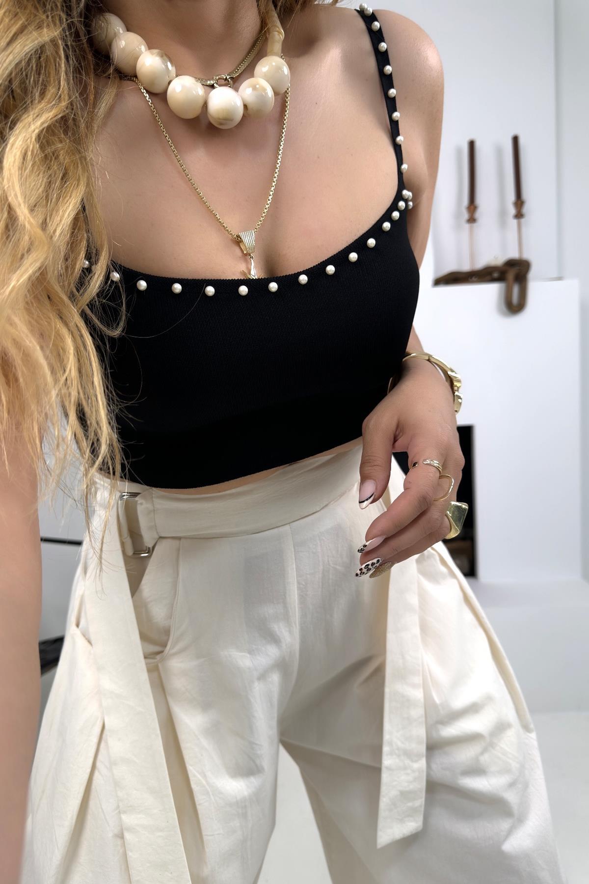 İnci Aplikeli Askılı Triko Crop Siyah