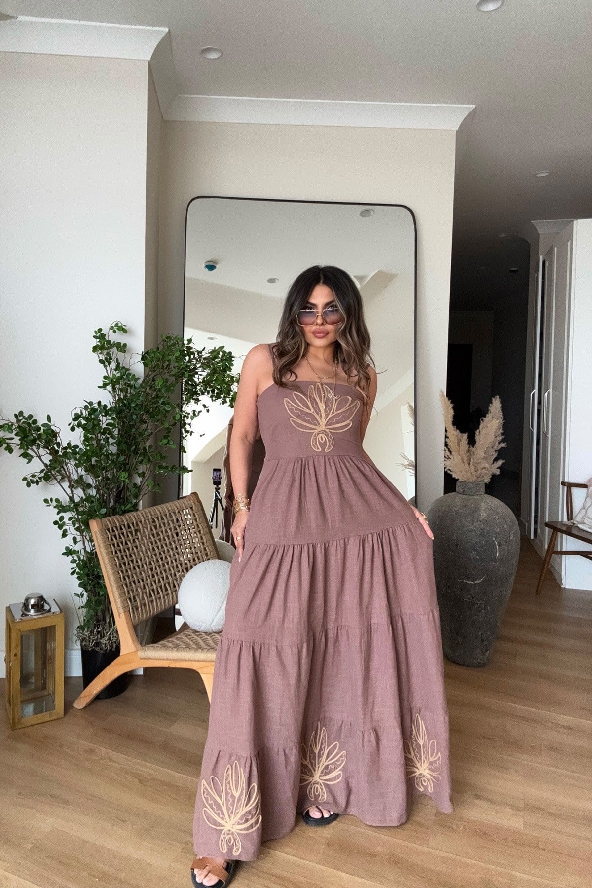 İşleme Detay Pamuk Askılı Elbise Kahve