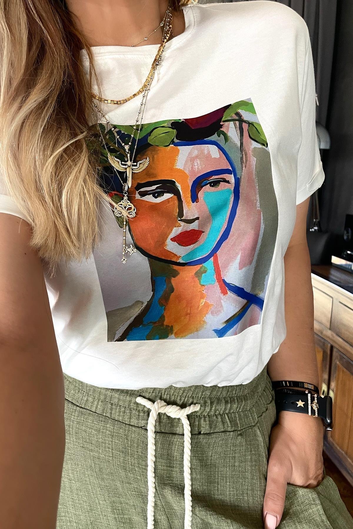 Kadın Tablo Baskılı Tshirt Ekru