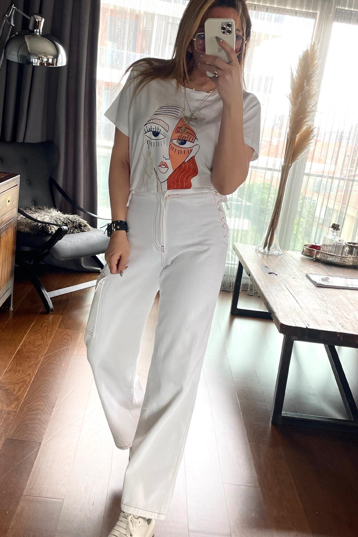 Kadın Yüzü Baskılı Tshirt Ekru