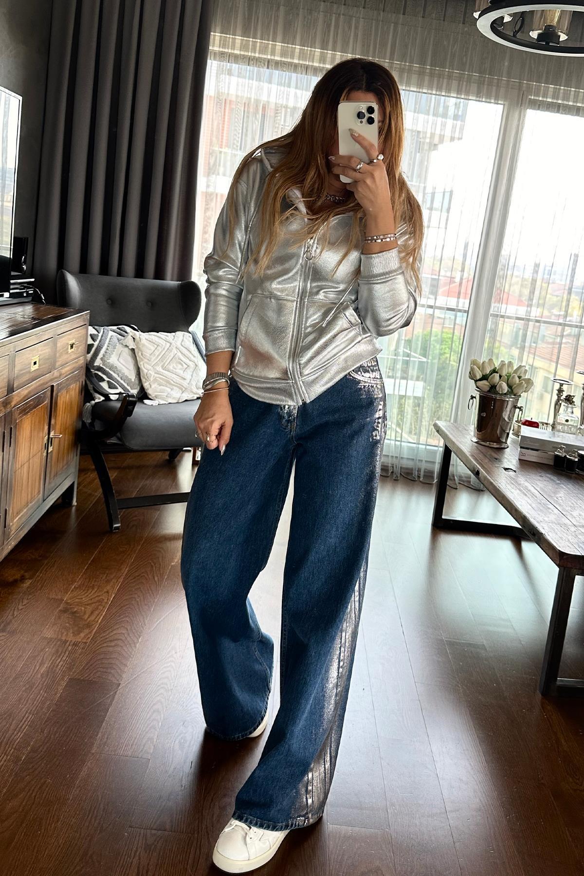 Kapüşonlu Gümüş Varaklı Fermuarlı Sweatshirt Gümüş
