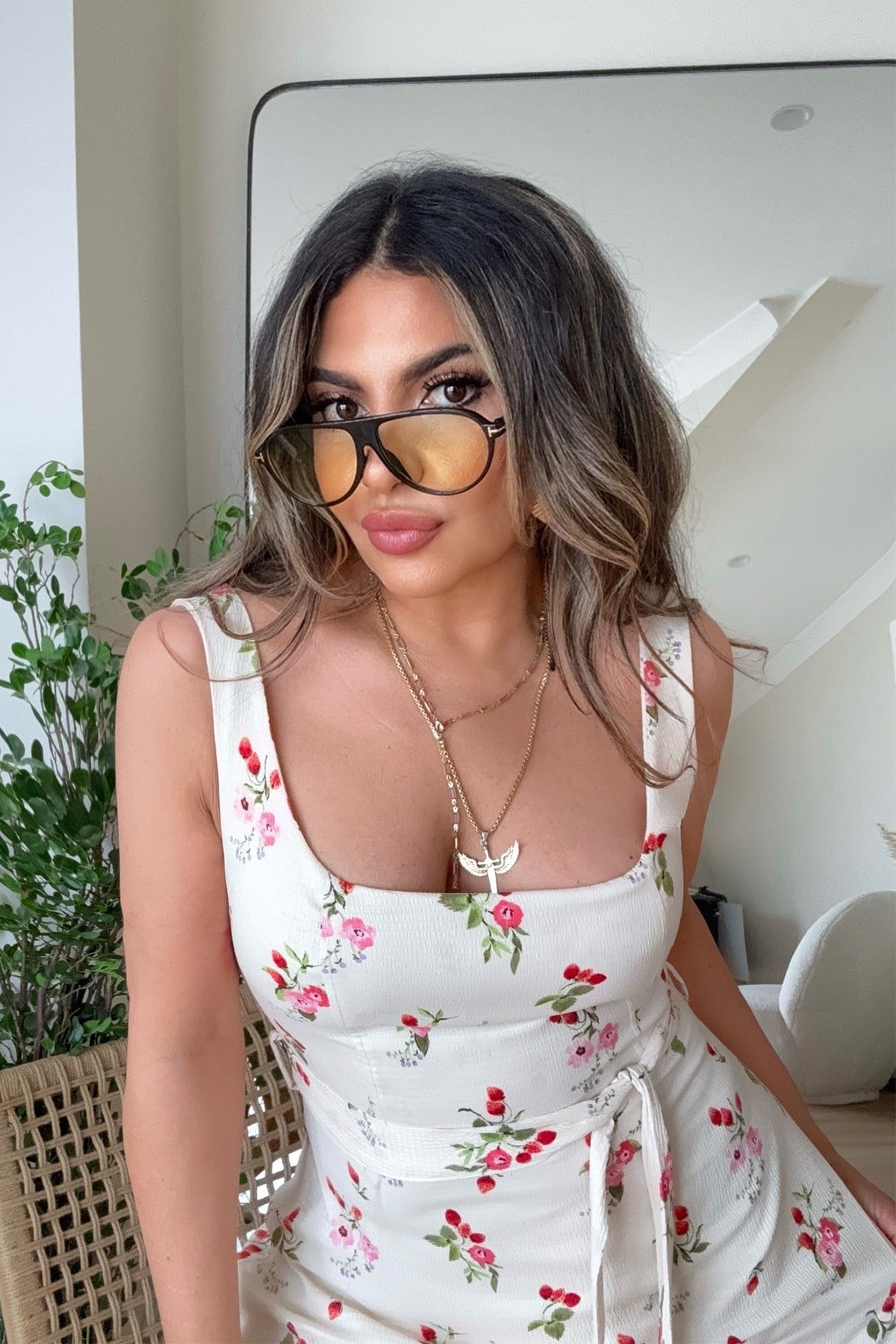 Kare Yaka Çilek Çiçeği Elbise Krem