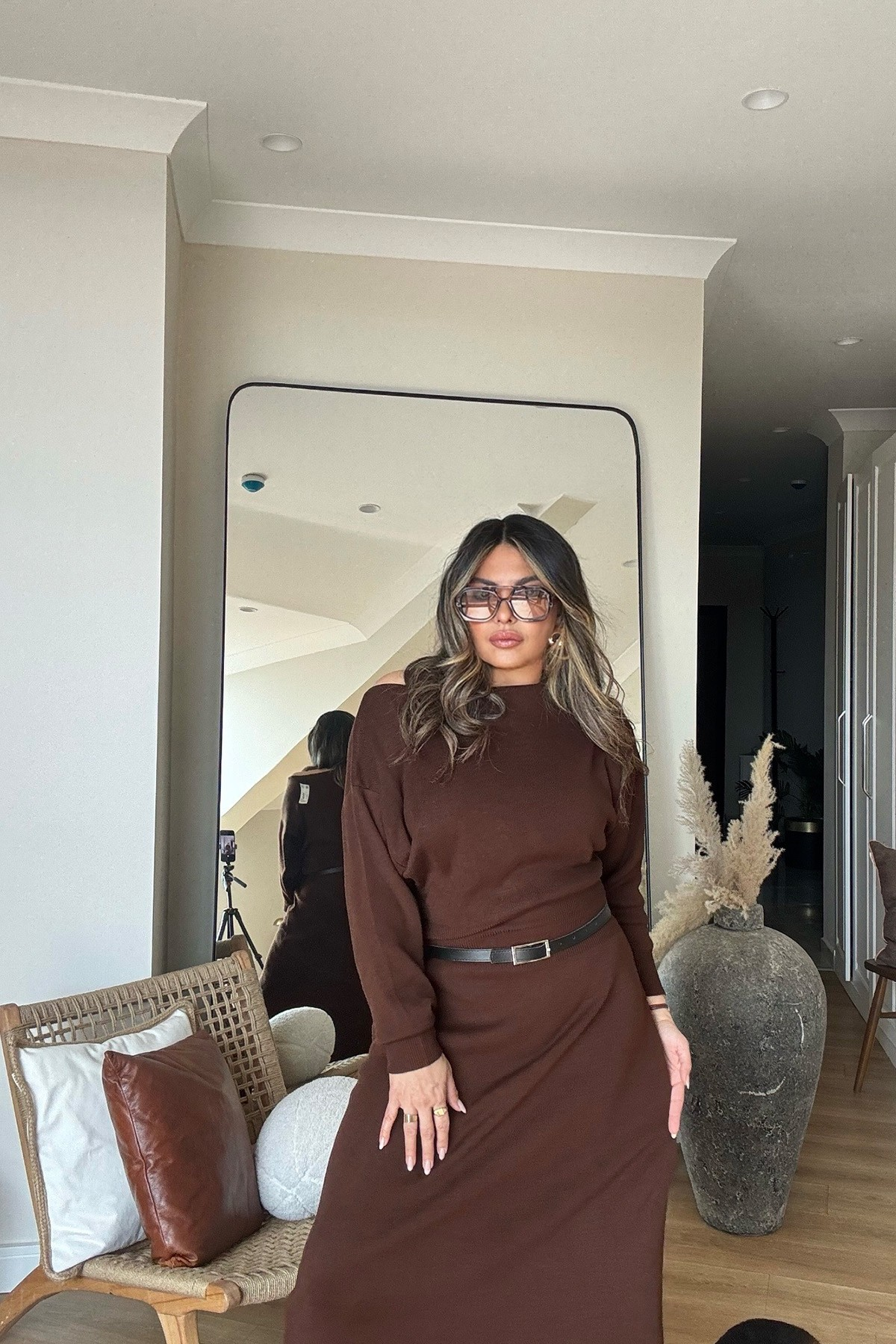 Kayık Yaka Bel Oturtmalı Triko Elbise Kahve