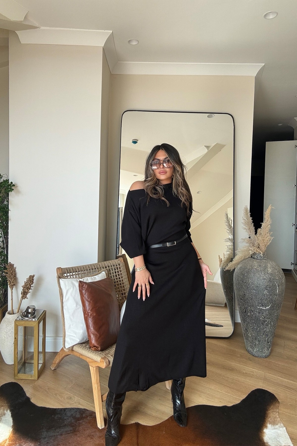 Kayık Yaka Bel Oturtmalı Triko Elbise Siyah