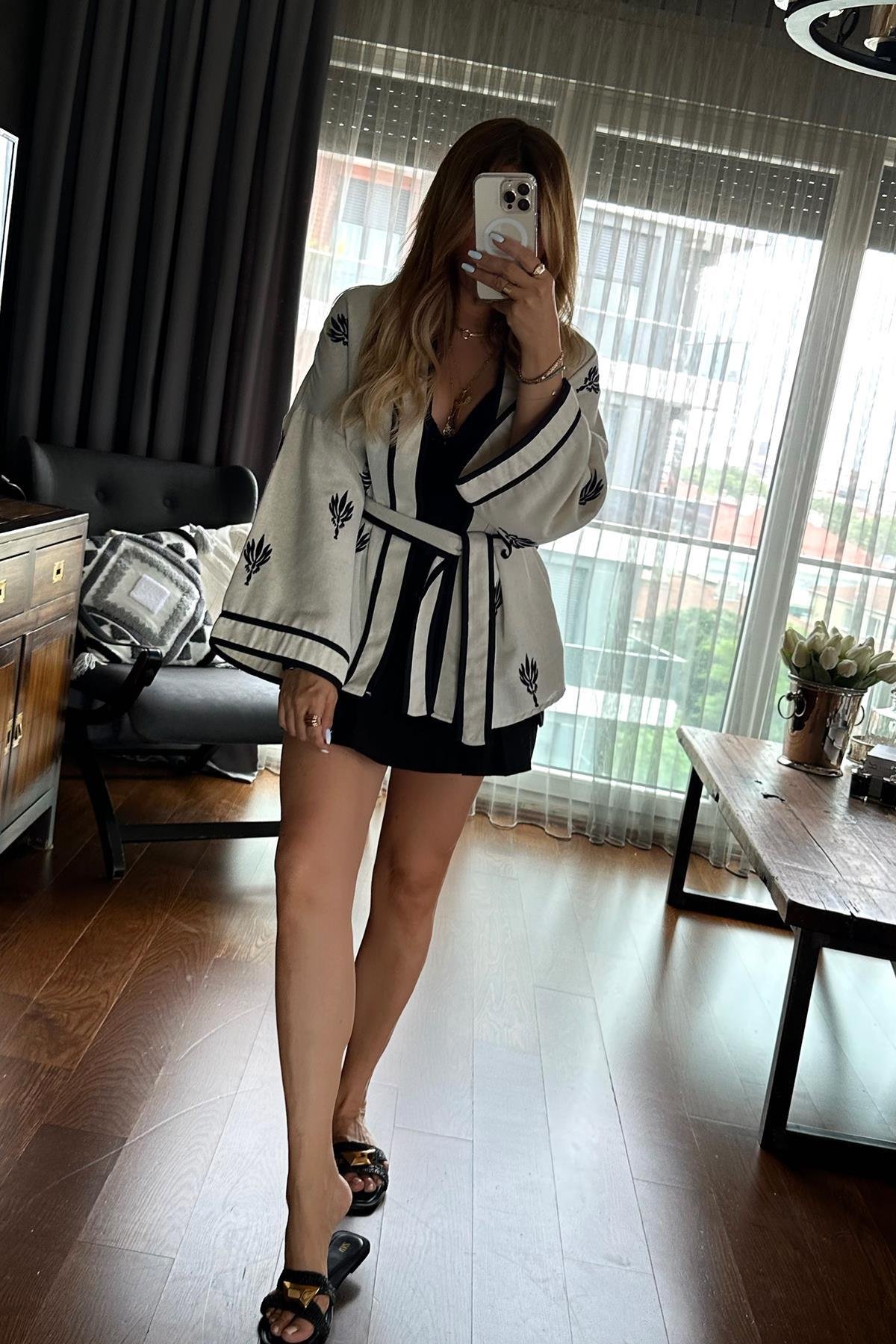 Keten Karışımlı İşlemeli Biyeli Kimono Taş