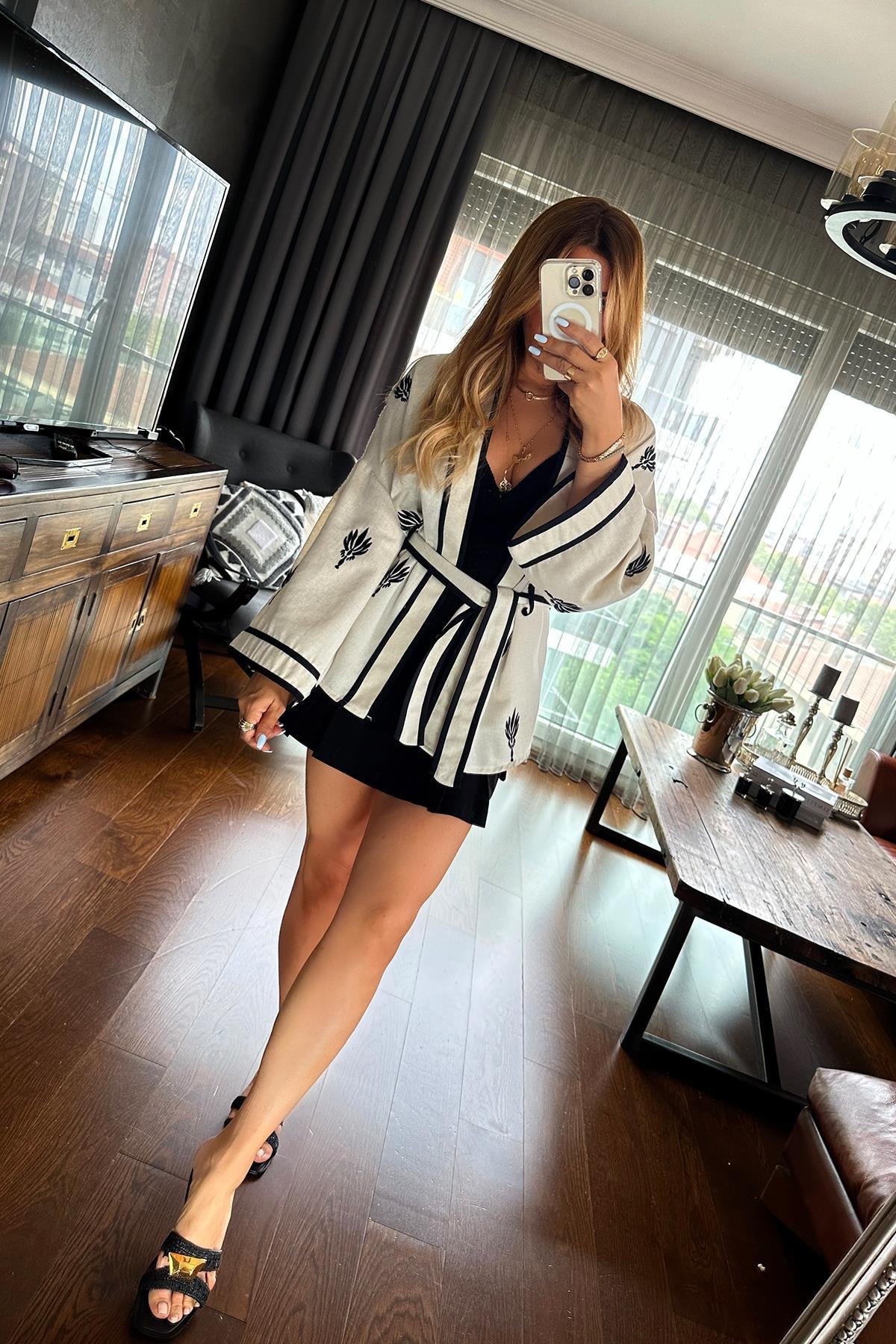 Keten Karışımlı İşlemeli Biyeli Kimono Taş