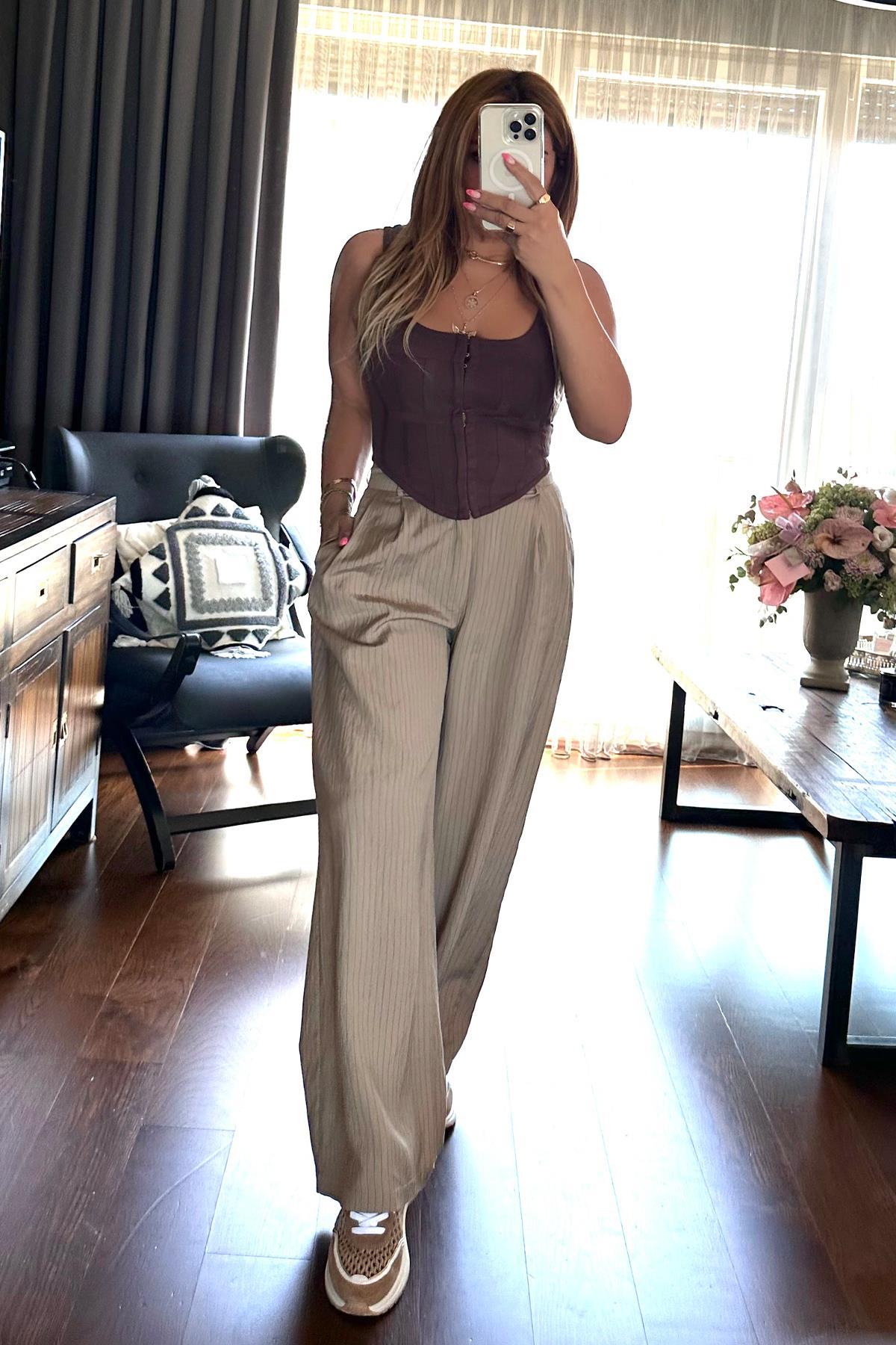 Korse Model V Kesim Crop Kahverengi