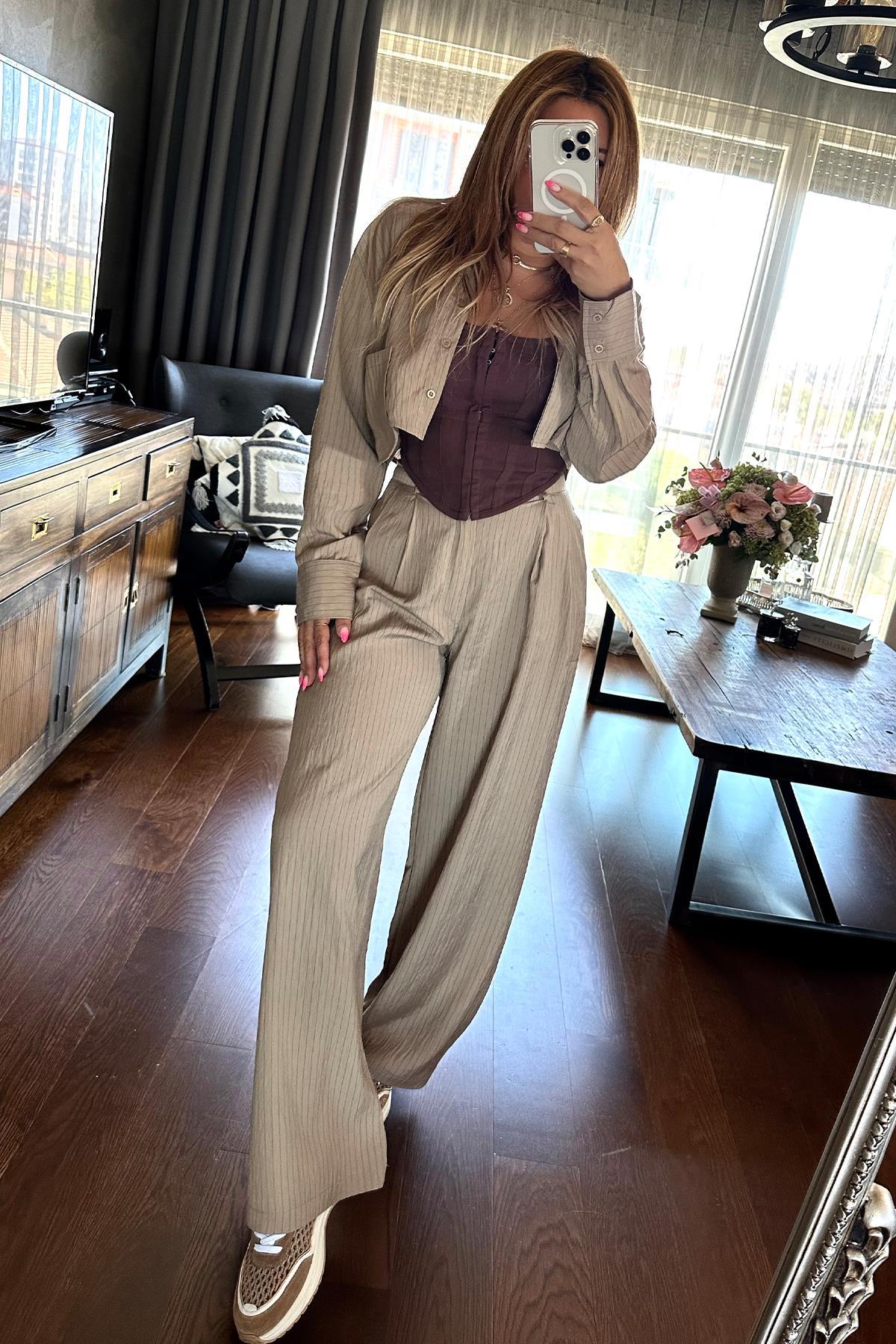 Korse Model V Kesim Crop Kahverengi