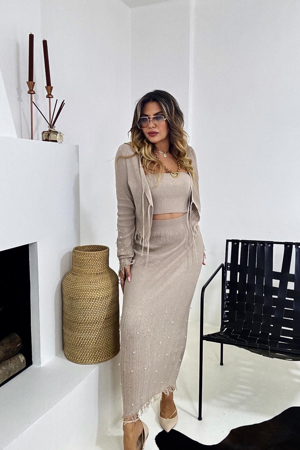 Kristal Boncuk Detaylı Üçlü Triko Takım Vizon