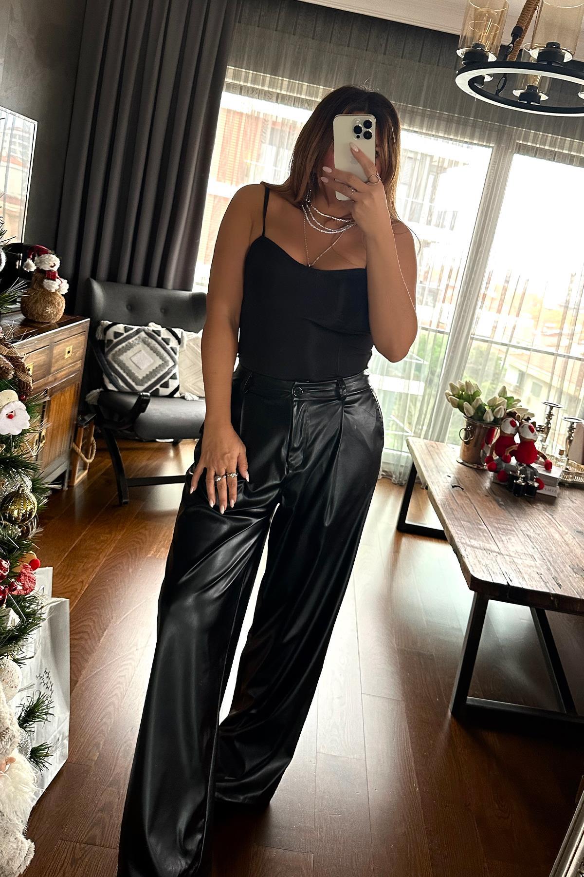 Kulplu İnce Askı Bodysuit Siyah