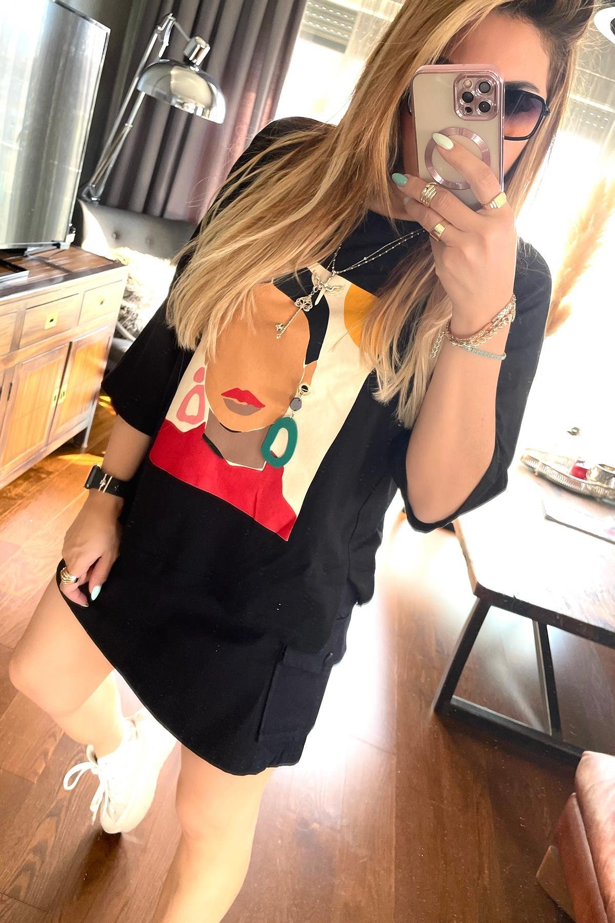Küpeli Kız Tshirt Siyah