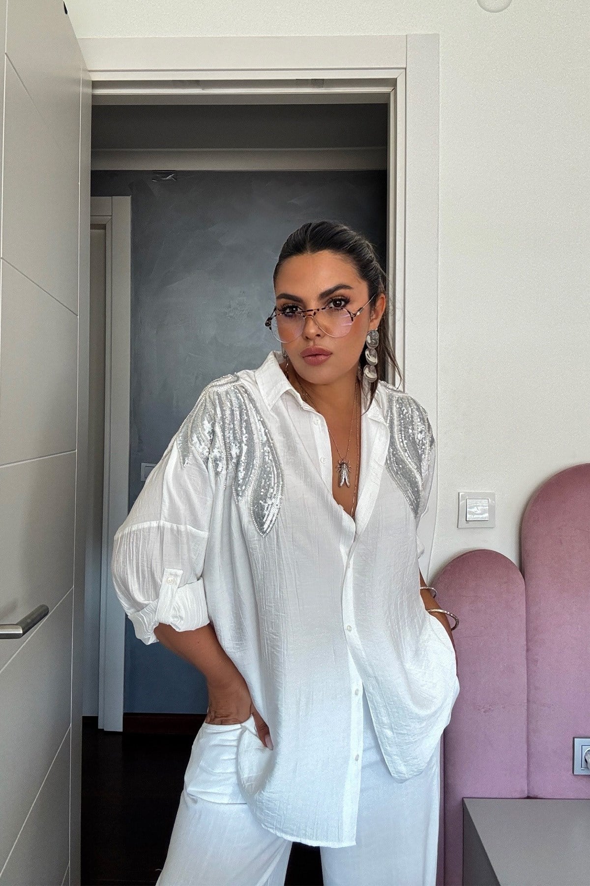 Omuzu Payet Ve Boncuk İşlemeli Gömlek Ekru