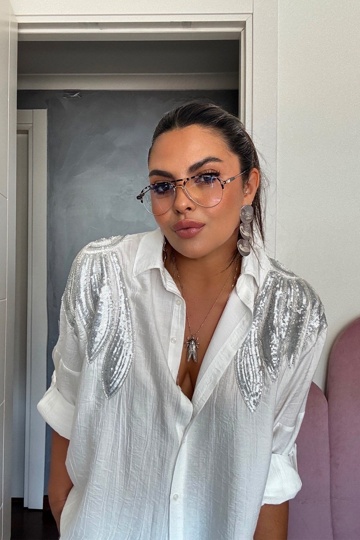Omuzu Payet Ve Boncuk İşlemeli Gömlek Ekru