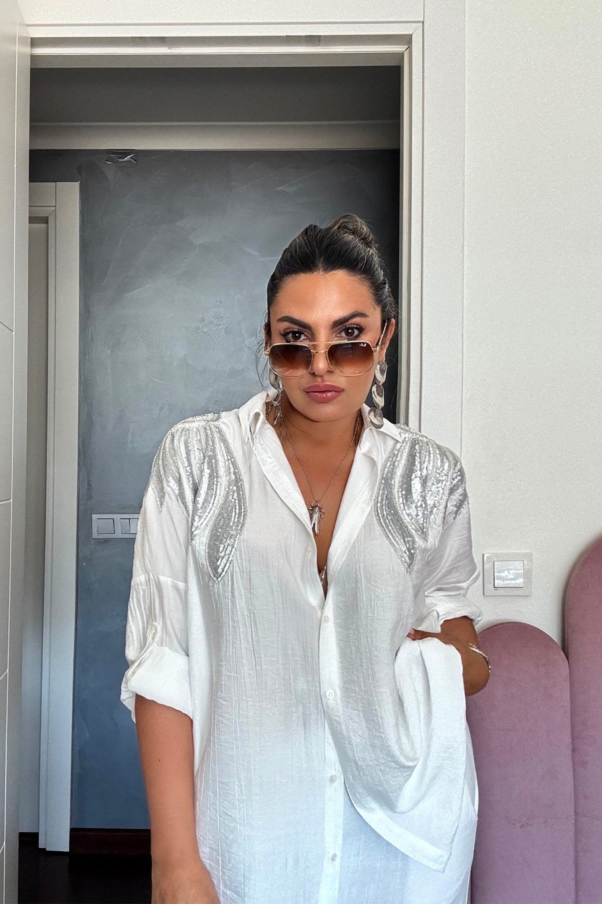 Omuzu Payet Ve Boncuk İşlemeli Gömlek Ekru