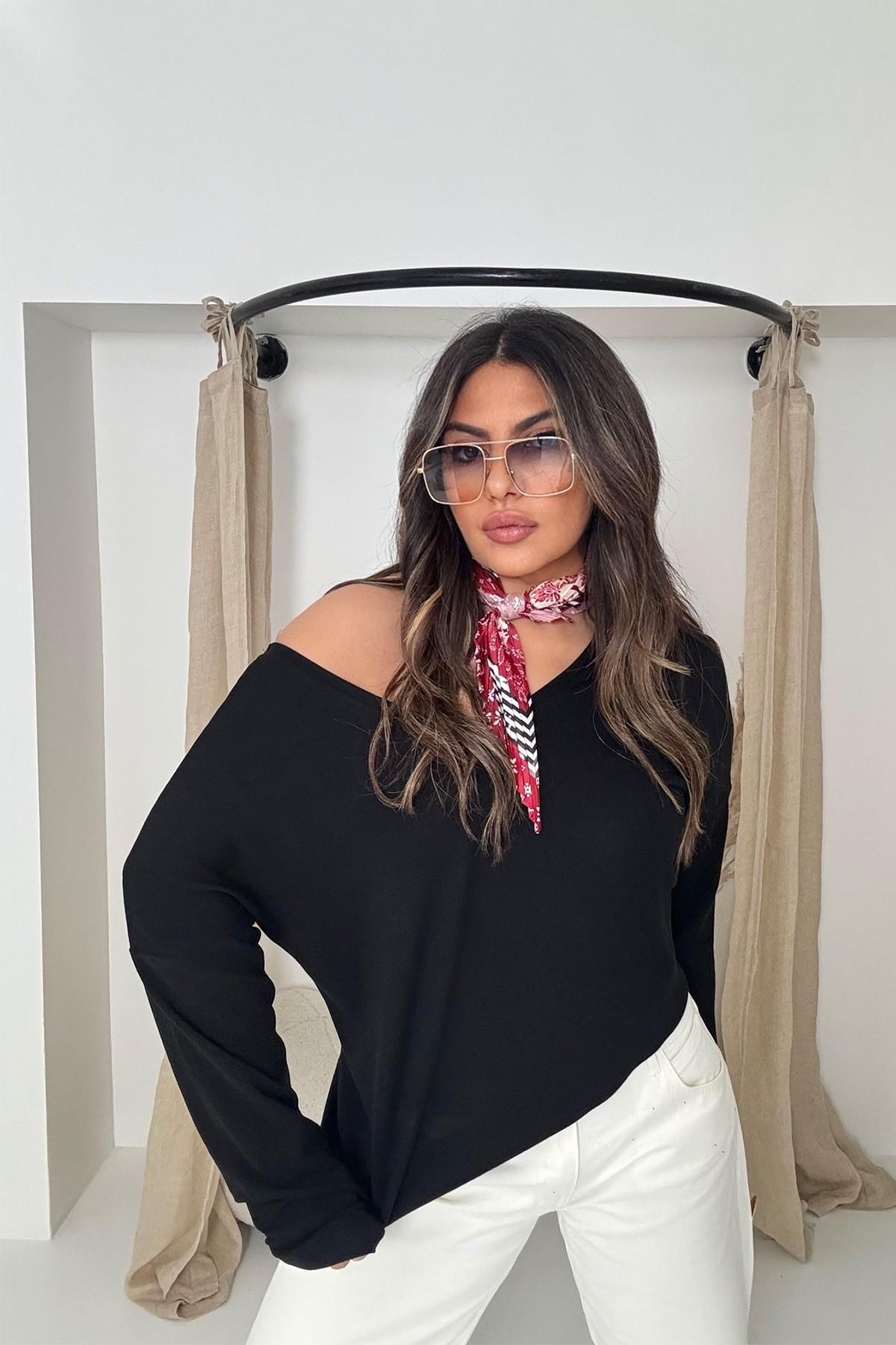 Ön Arka V Yaka Yumoş Örme Bluz Siyah