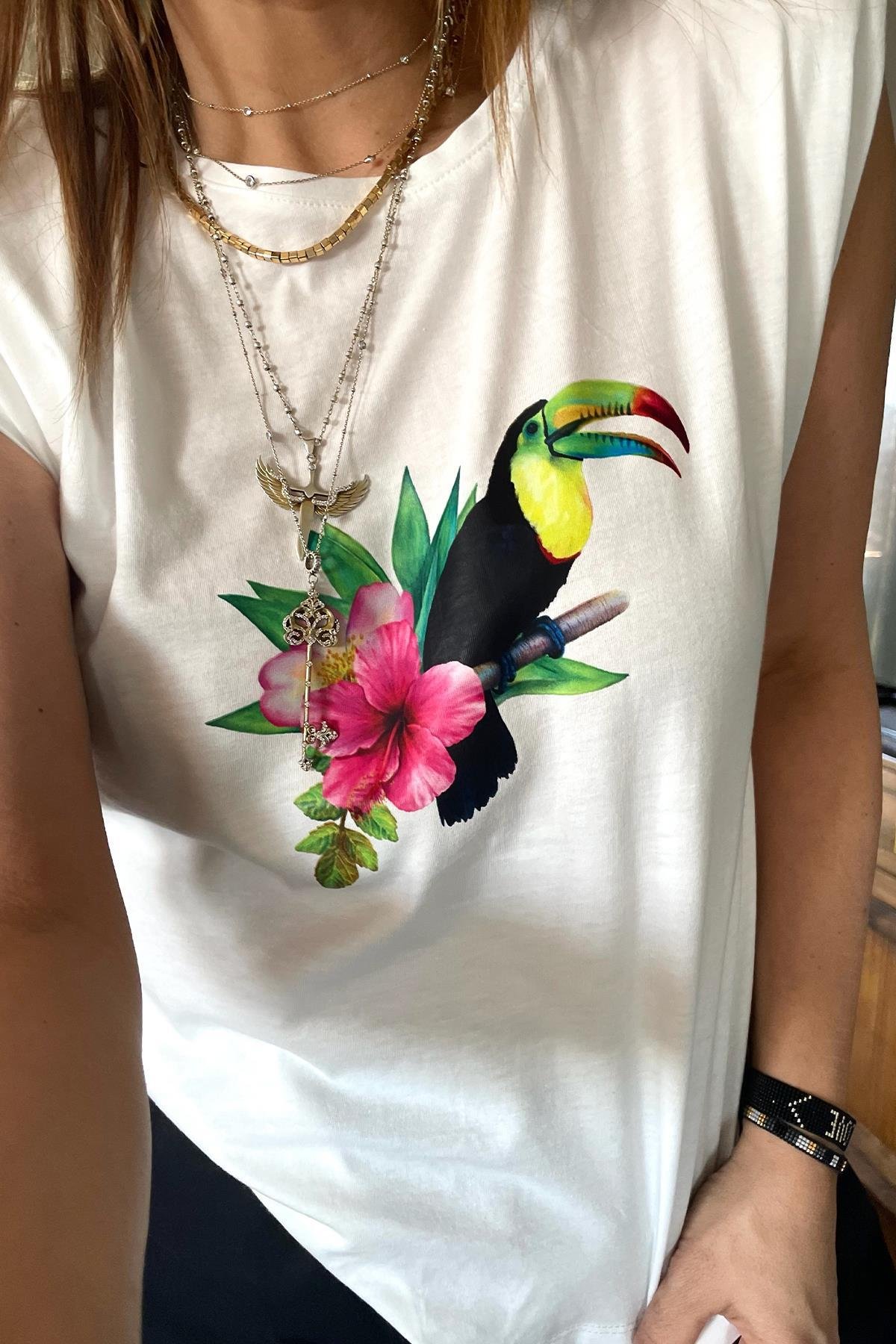 Papağan Baskılı Kolsuz Vatkalı Tshirt Ekru