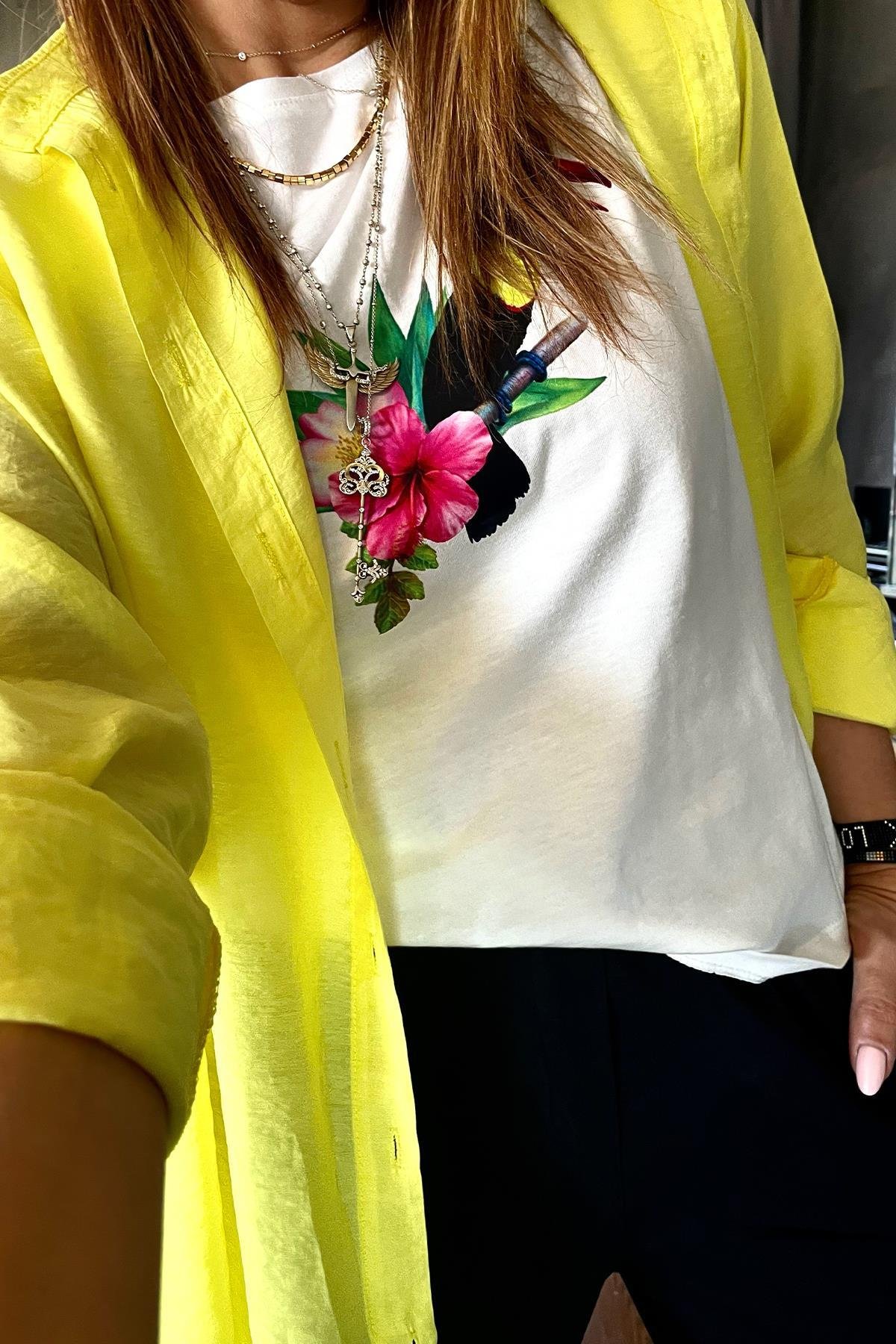 Papağan Baskılı Kolsuz Vatkalı Tshirt Ekru