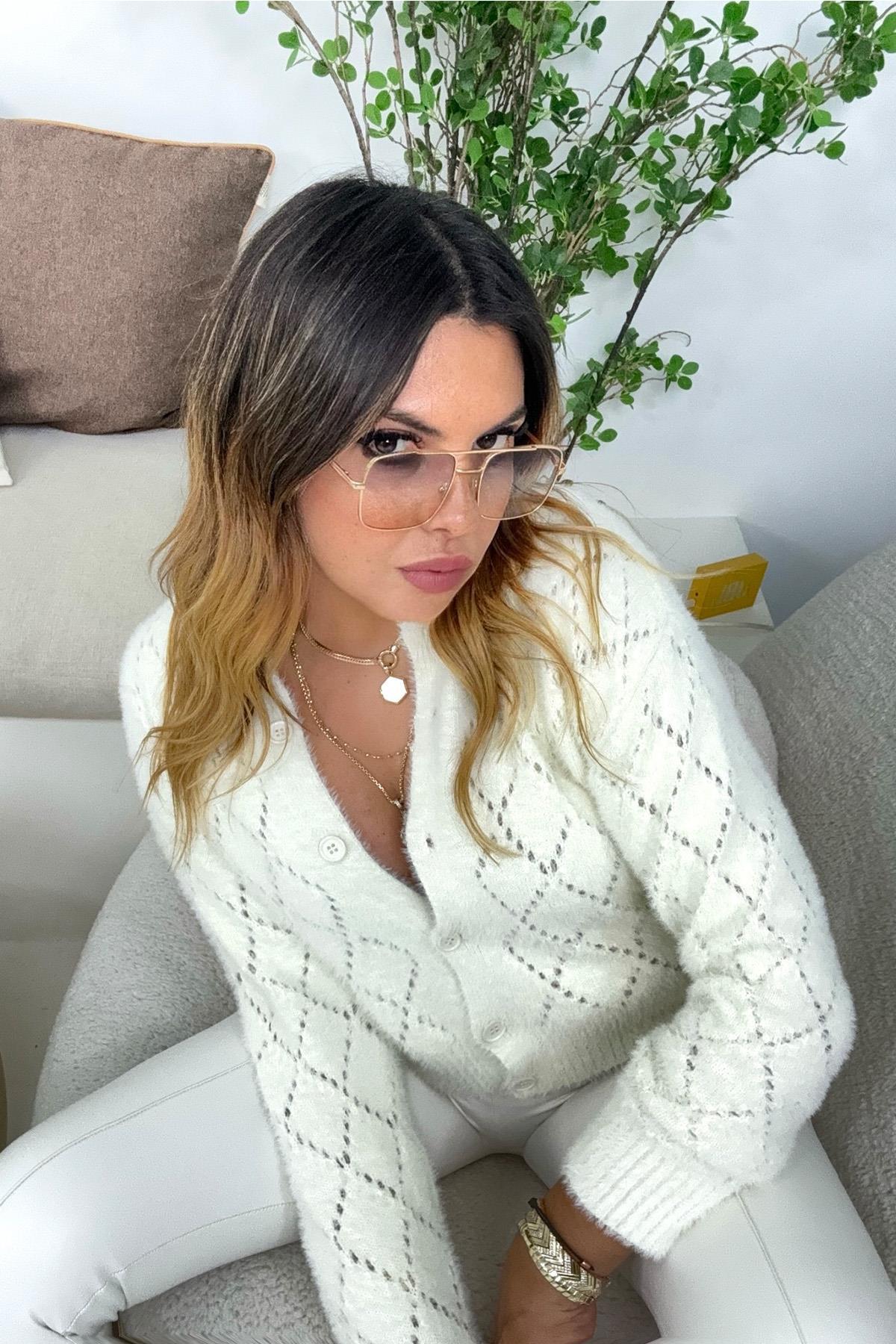 Sakallı Örme Delikli Hırka Ekru