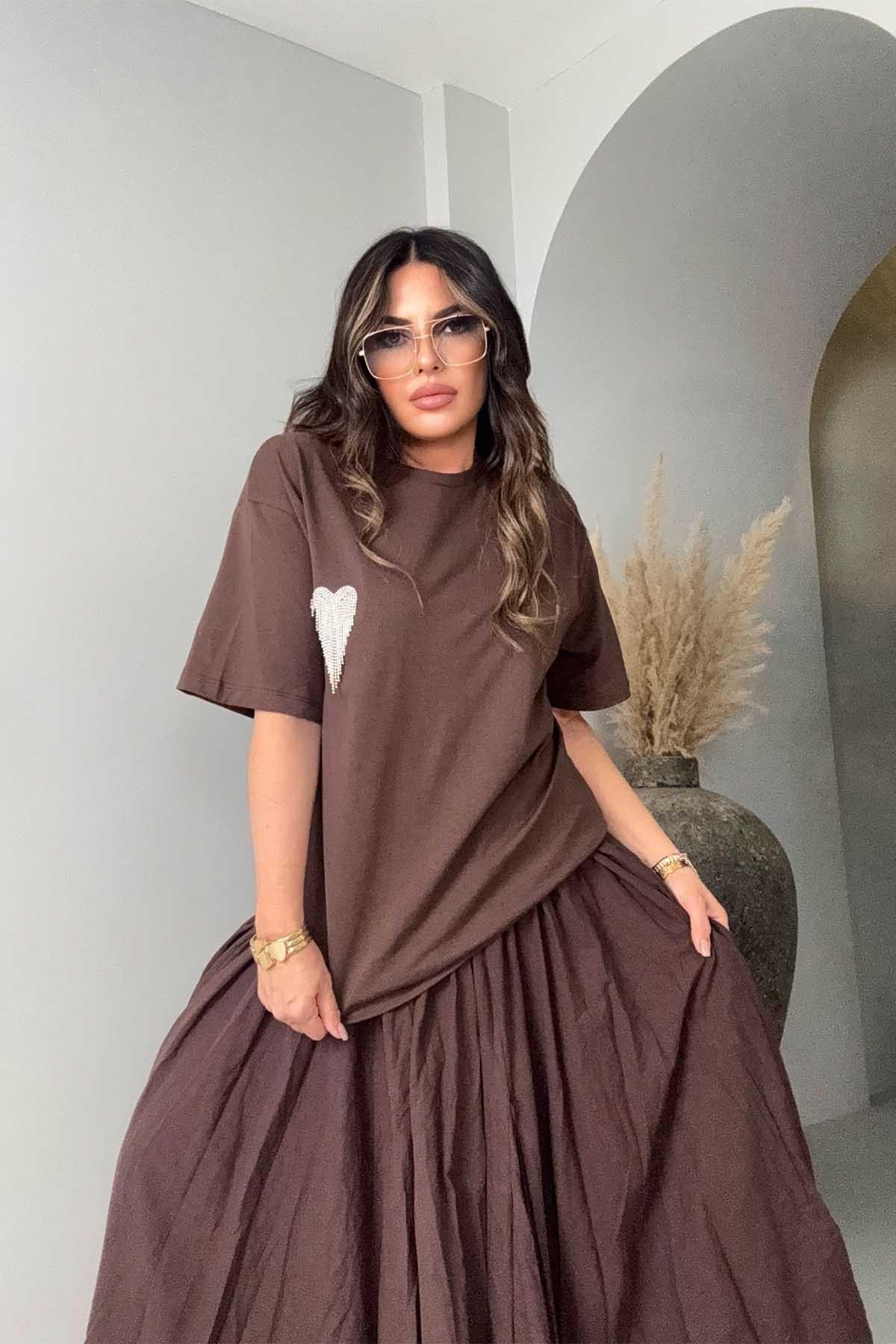 Sallantılı Taşlı Kalp Detay Tshirt Kahve