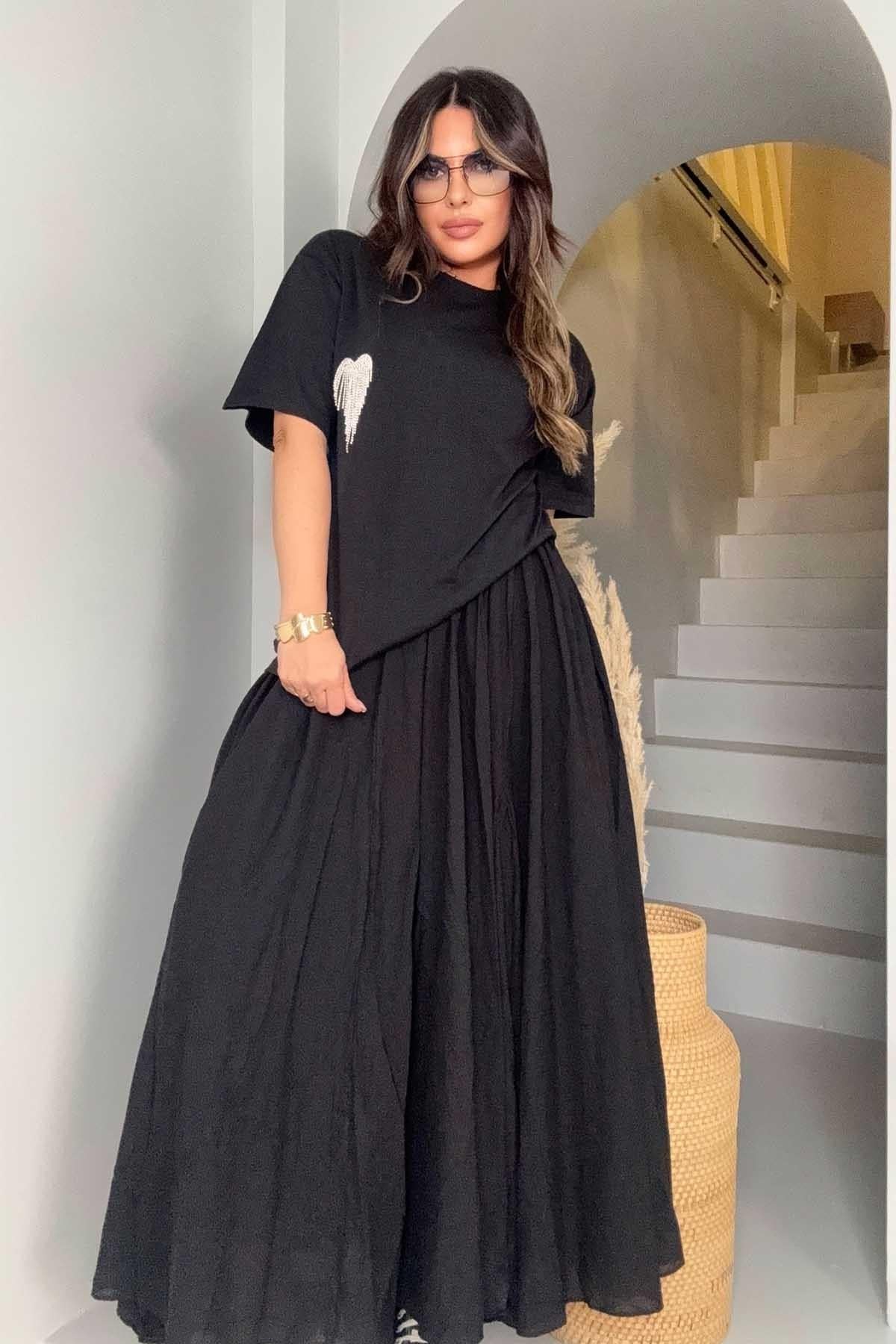 Sallantılı Taşlı Kalp Detay Tshirt Siyah