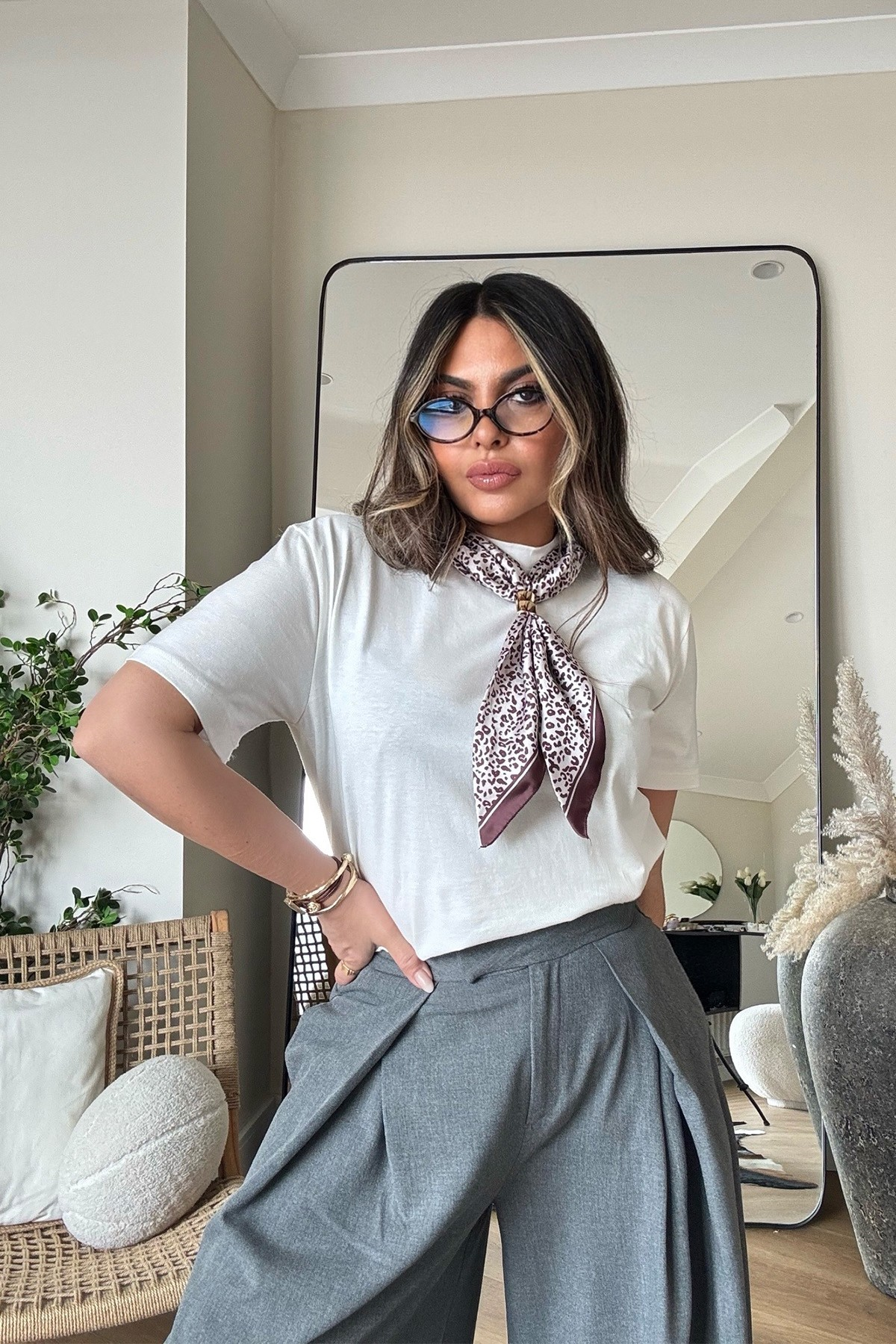 Saten Fularlı Tshirt Beyaz