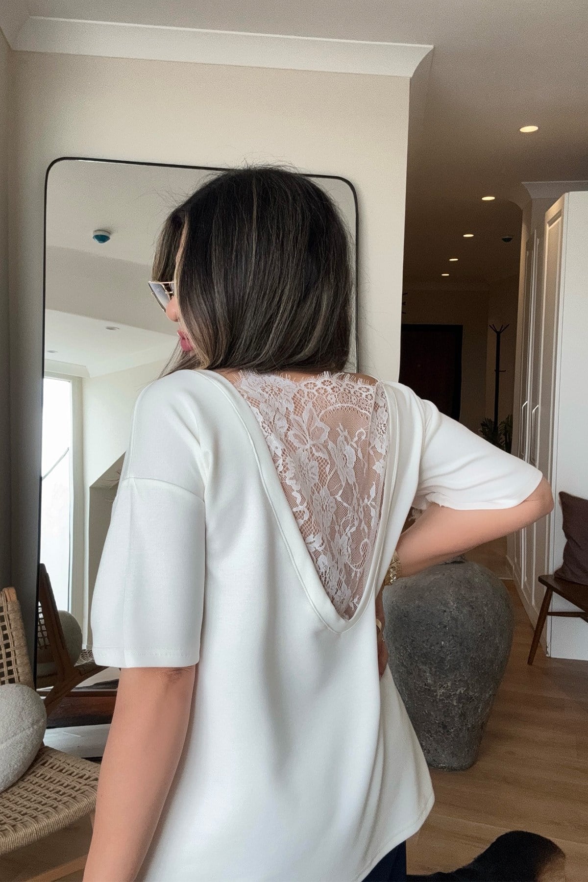 Sırt V Yaka Dantel Detaylı Örme Bluz Ekru