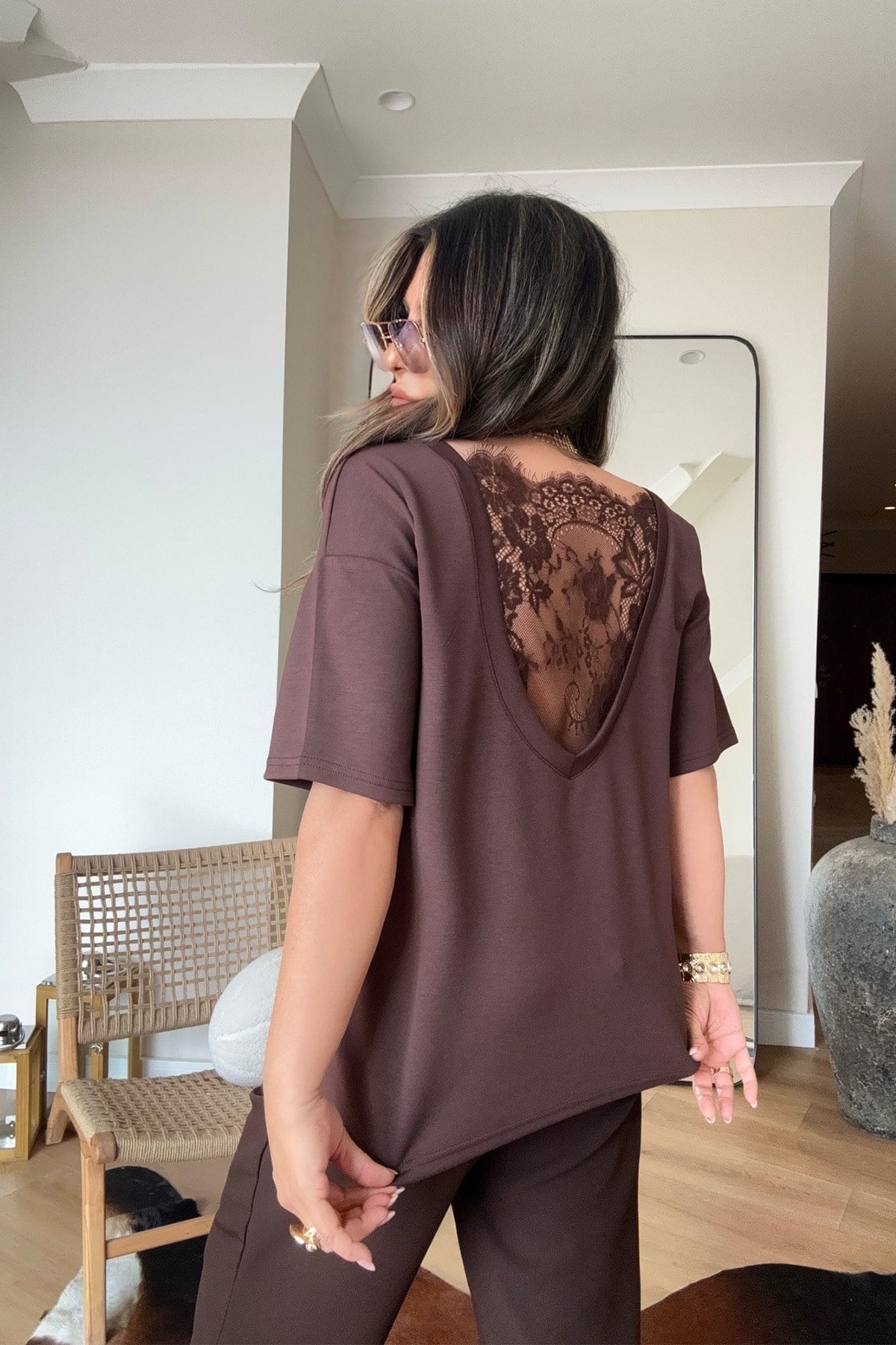 Sırt V Yaka Dantel Detaylı Örme Bluz Kahve