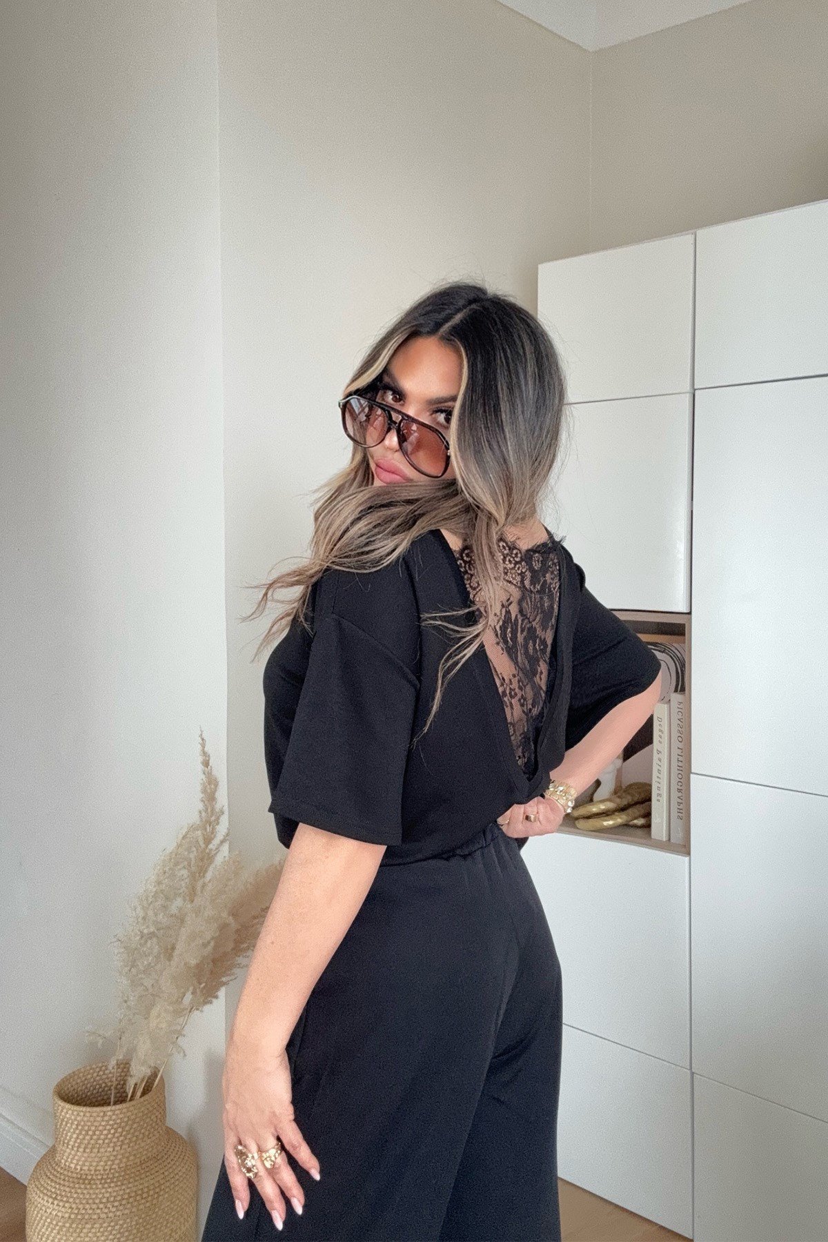 Sırt V Yaka Dantel Detaylı Örme Bluz Siyah