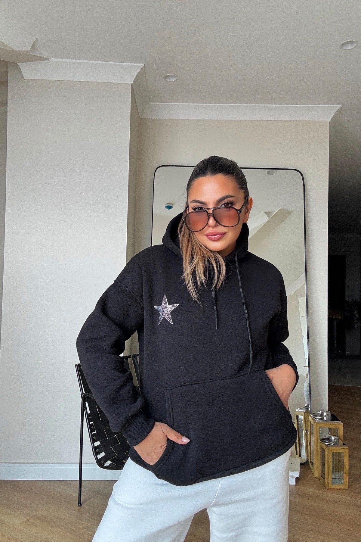 Sırtı Taşlı Yıldız Detay Sweatshirt Siyah