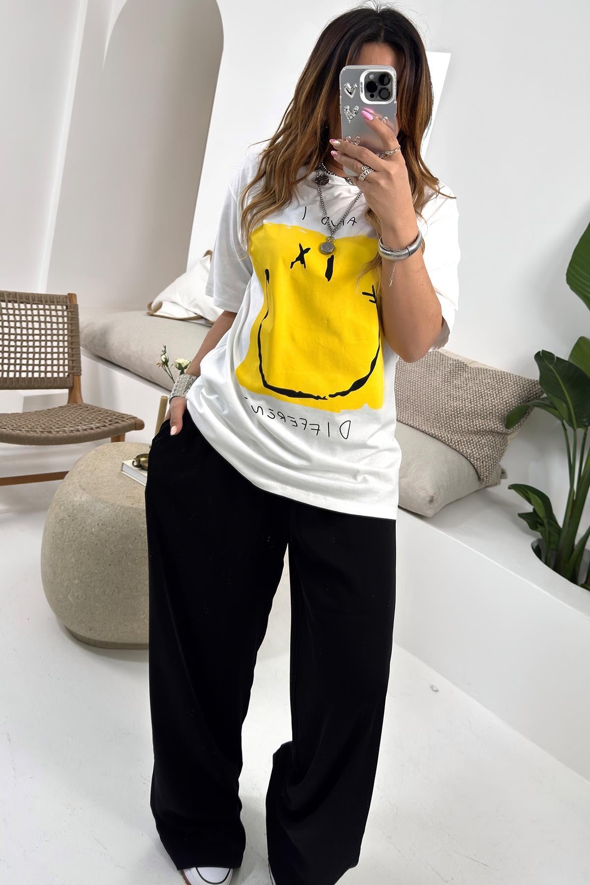 Smiley Tshirt Ekru-Sarı