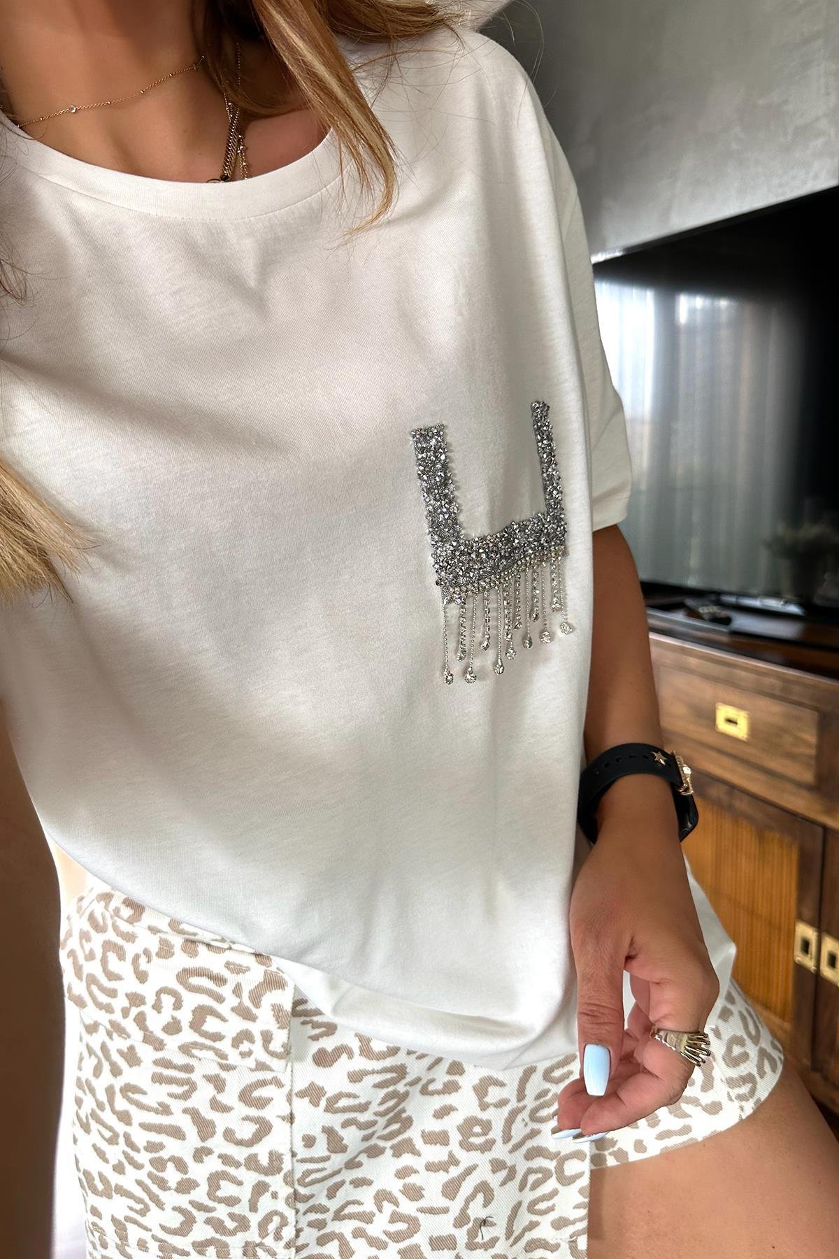 Taşlı Cep Detay Tshirt Ekru